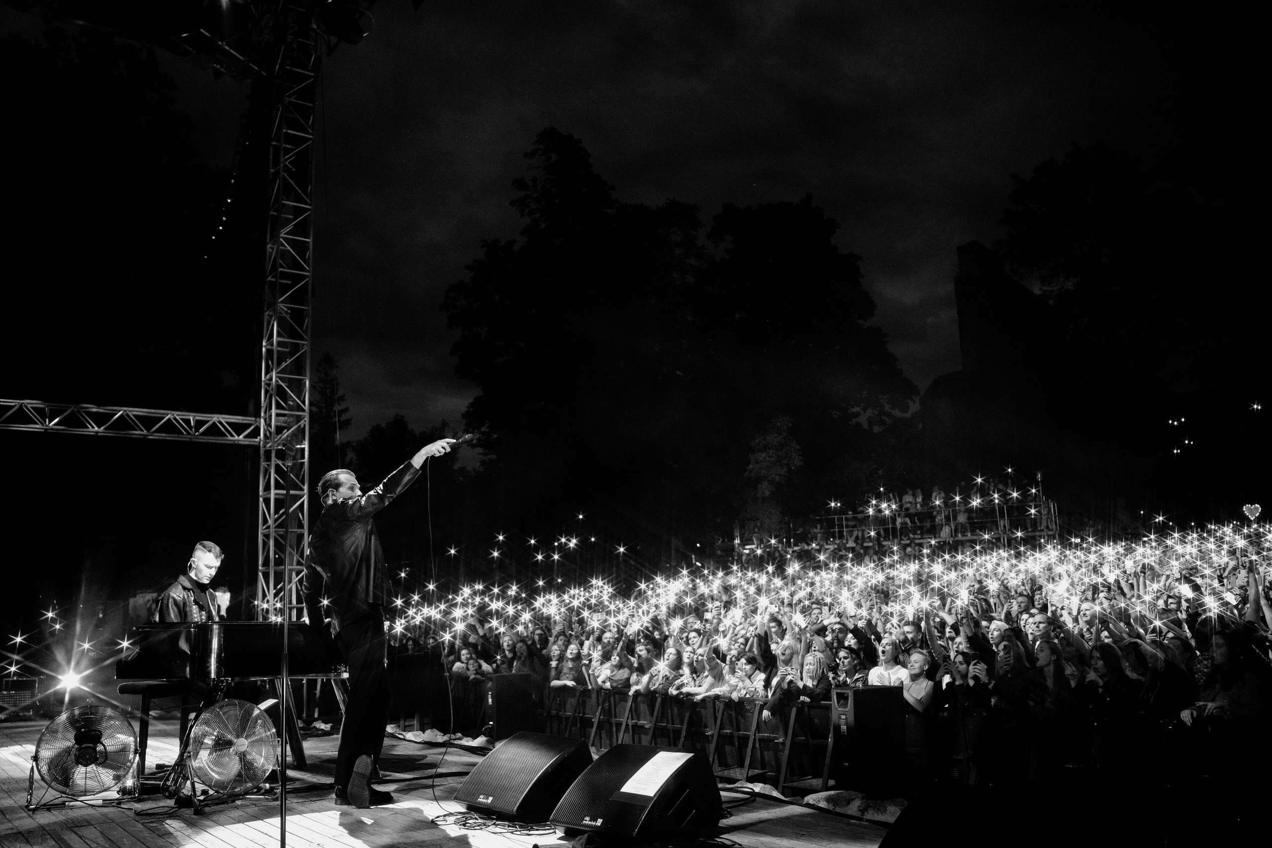 HURTS — Sigulda Medieval Castle. Фото • Відео • Аерозйомка • Контент для бізнесу