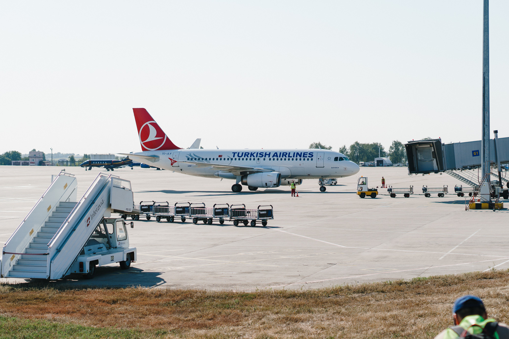 Plane Spotting Day. Kharkiv International Airport. Foto • Video • Produktion • Luftbildaufnahmen • Erstellung von Medien