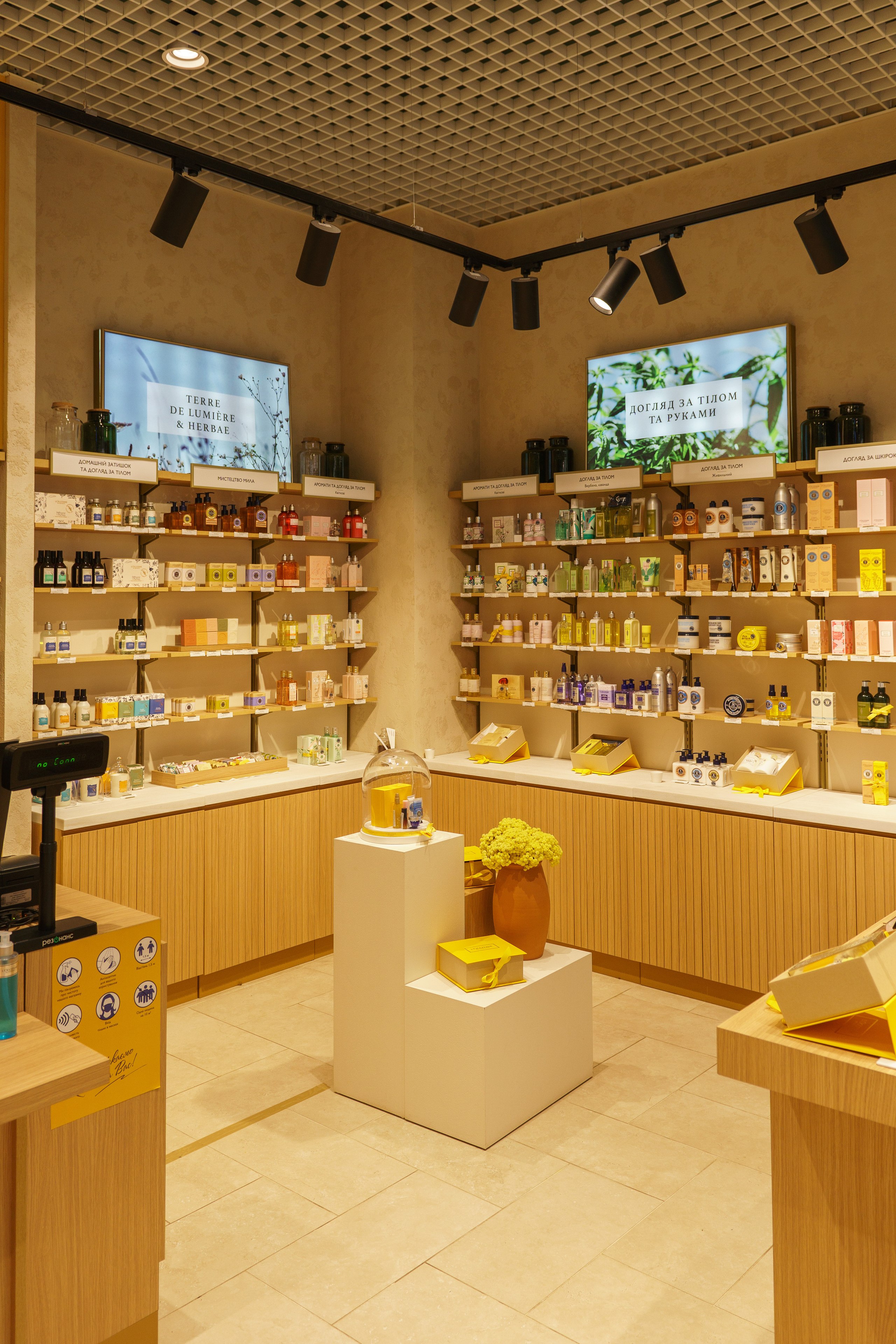 L'Occitane. Foto • Video • Produktion • Luftbildaufnahmen • Erstellung von Medien