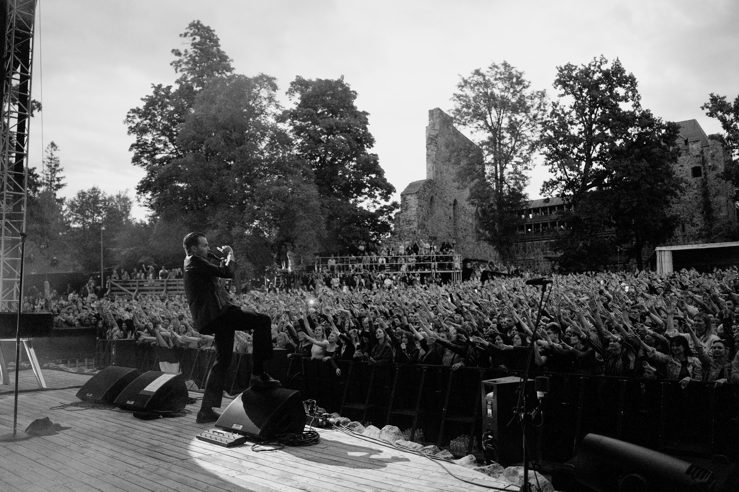 HURTS — Sigulda Medieval Castle. Фото • Відео • Аерозйомка • Контент для бізнесу