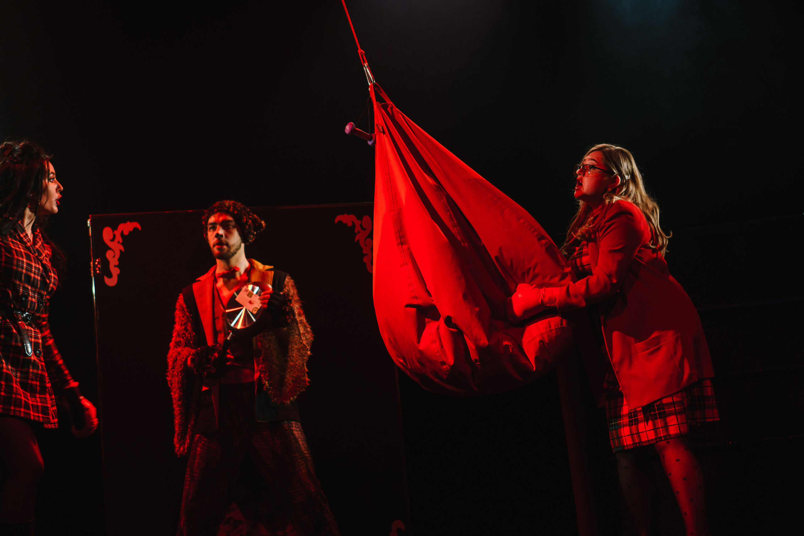 Театр «Сорванцы». Три плюс Кот. Фото • Видео • Аэросъемка • Контент для бизнеса