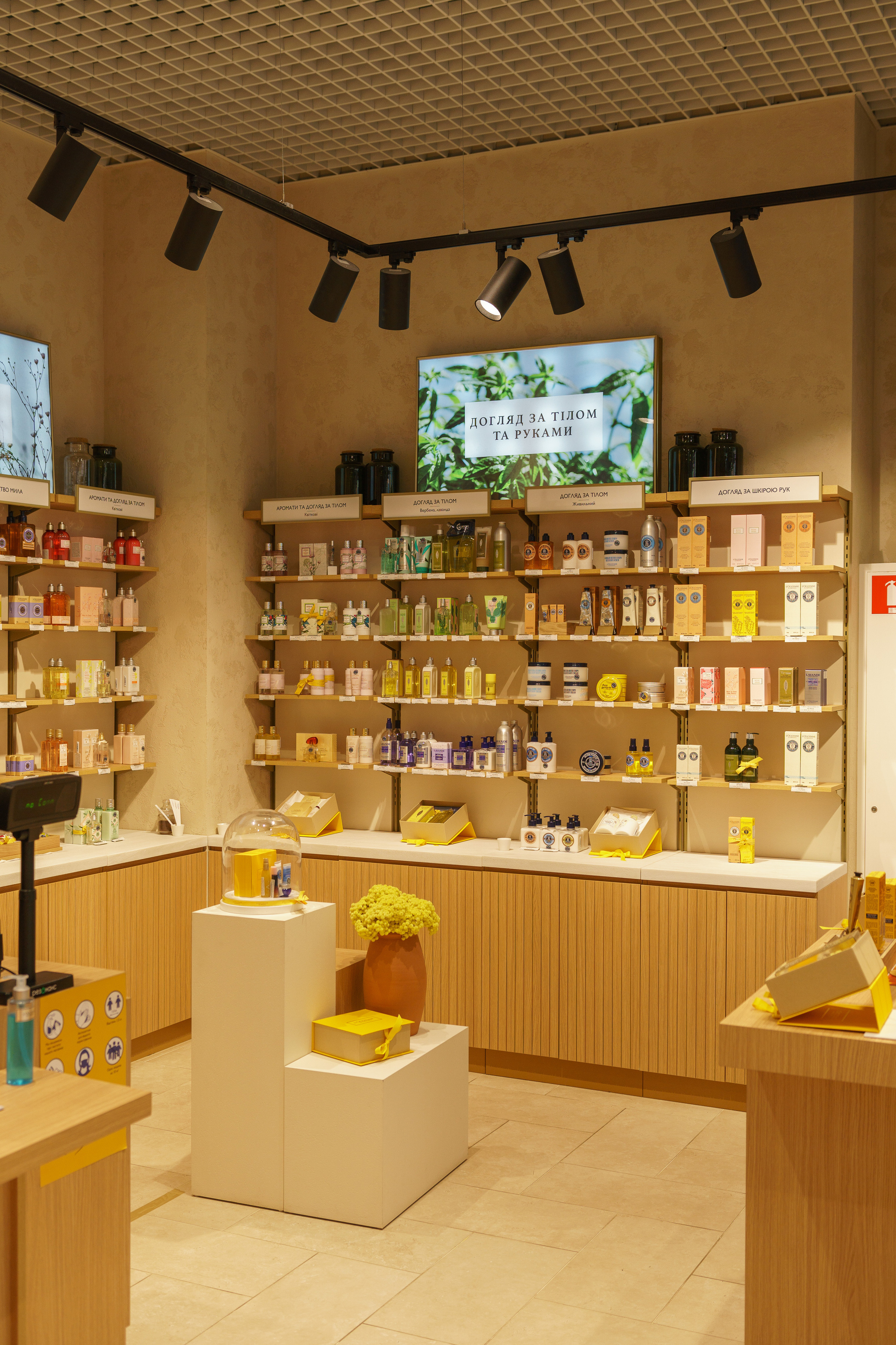 L'Occitane. Foto • Video • Produktion • Luftbildaufnahmen • Erstellung von Medien