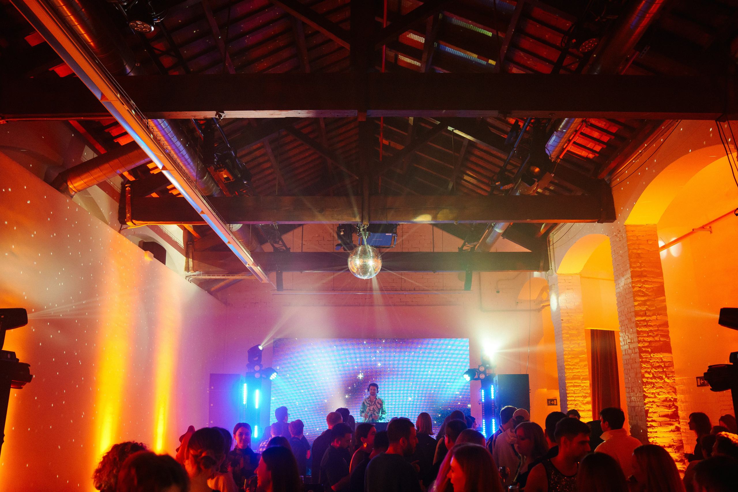 Barcelona — We shine together. Foto • Video • Produktion • Luftbildaufnahmen • Erstellung von Medien