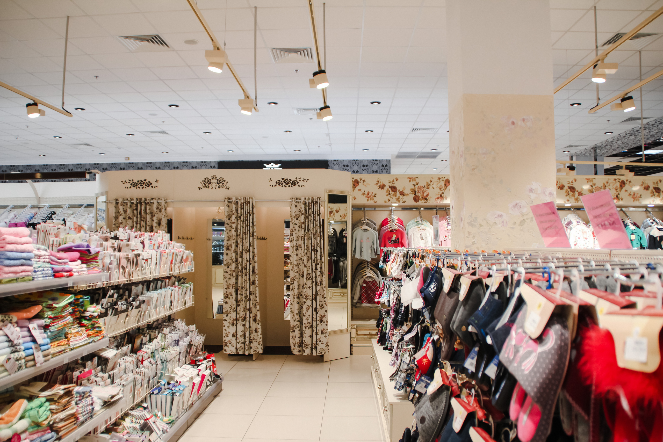 Элементы декора интерьера супермаркета «Рост». Foto • Video • Produktion • Luftbildaufnahmen • Erstellung von Medien