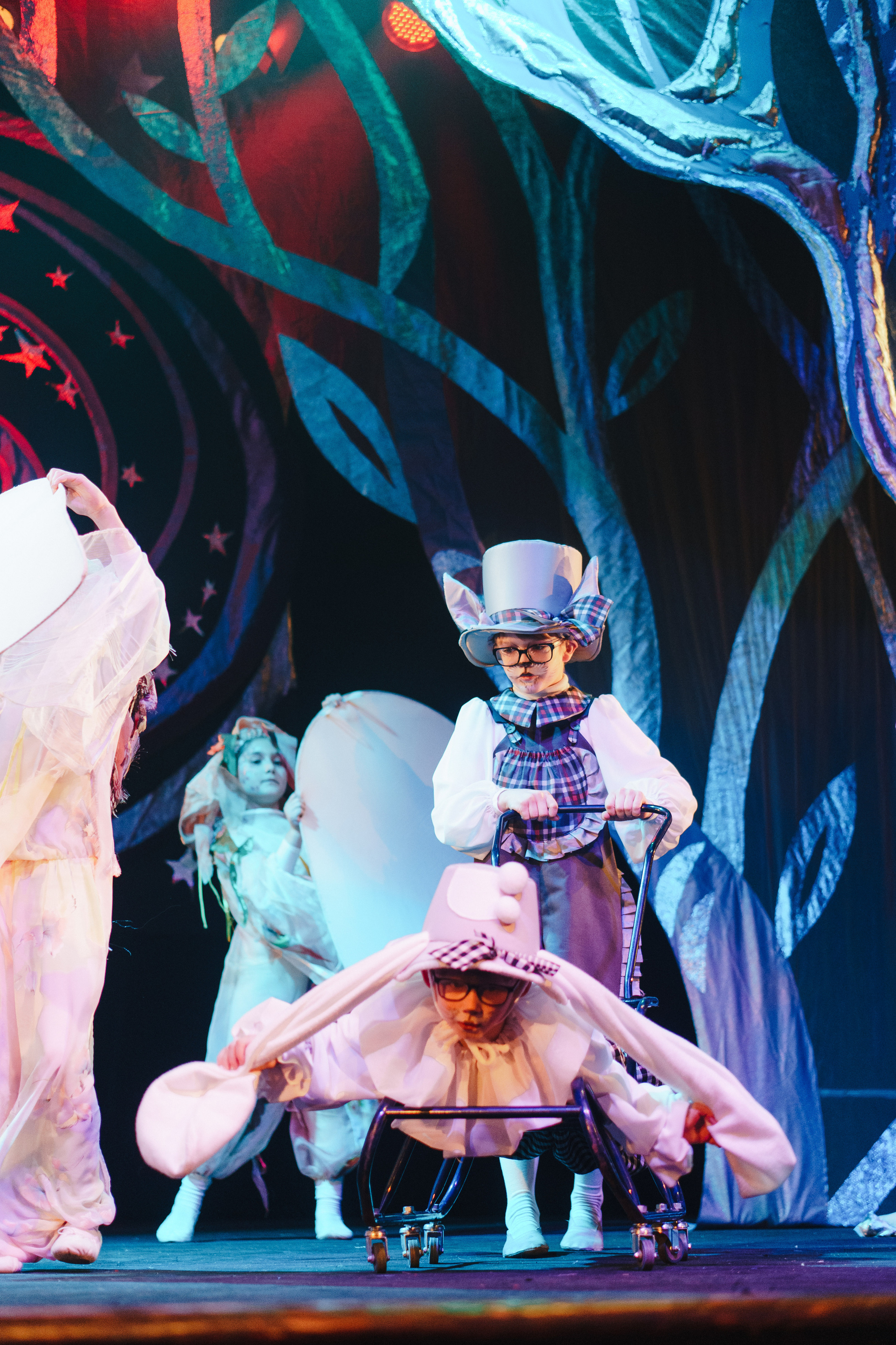 Театр «Сорванцы». Давайте никогда не расставаться. Фото • Відео • Аерозйомка • Контент для бізнесу