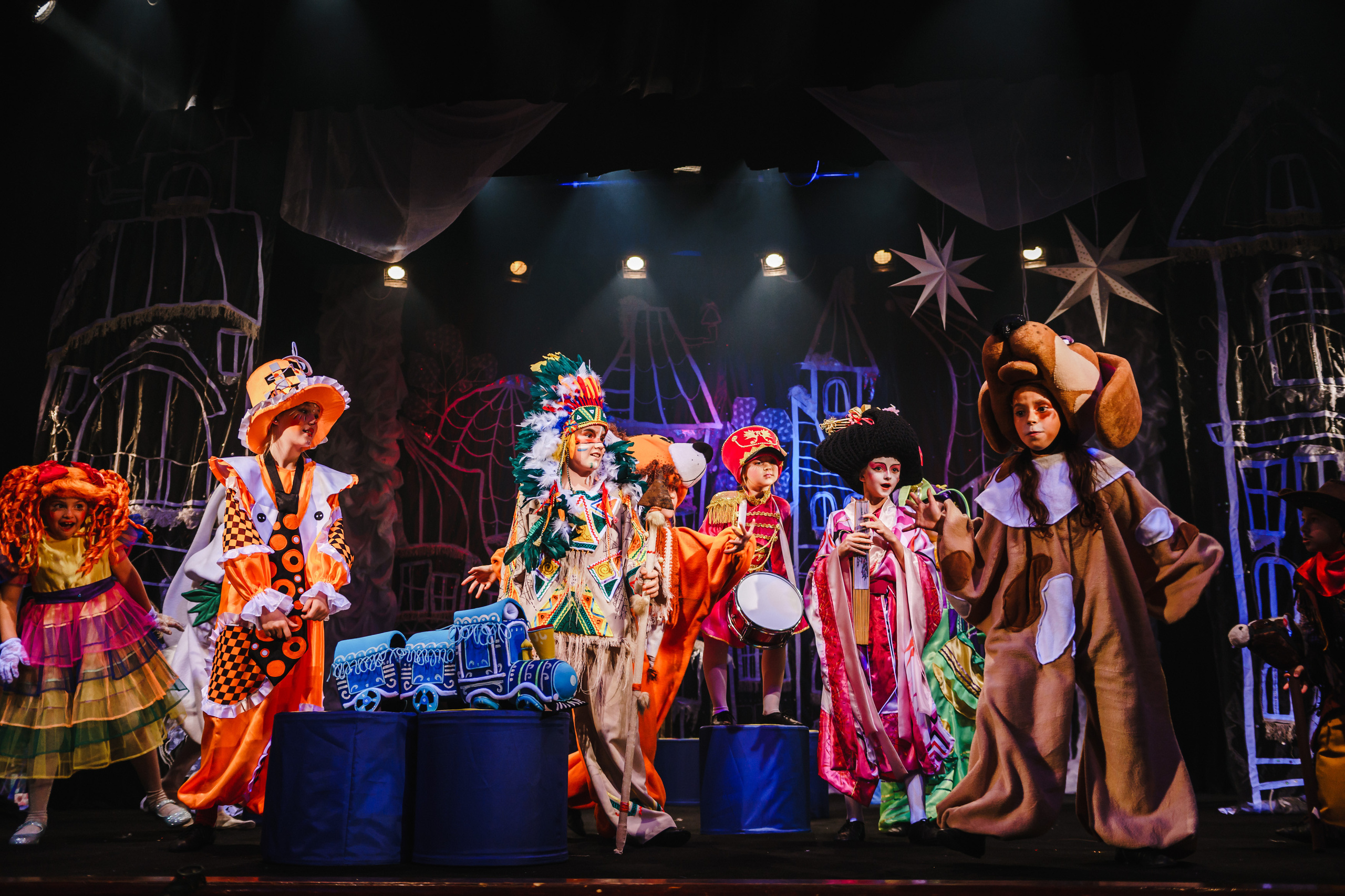 Театр «Сорванцы». Голубая стрела. Фото • Видео • Аэросъемка • Контент для бизнеса