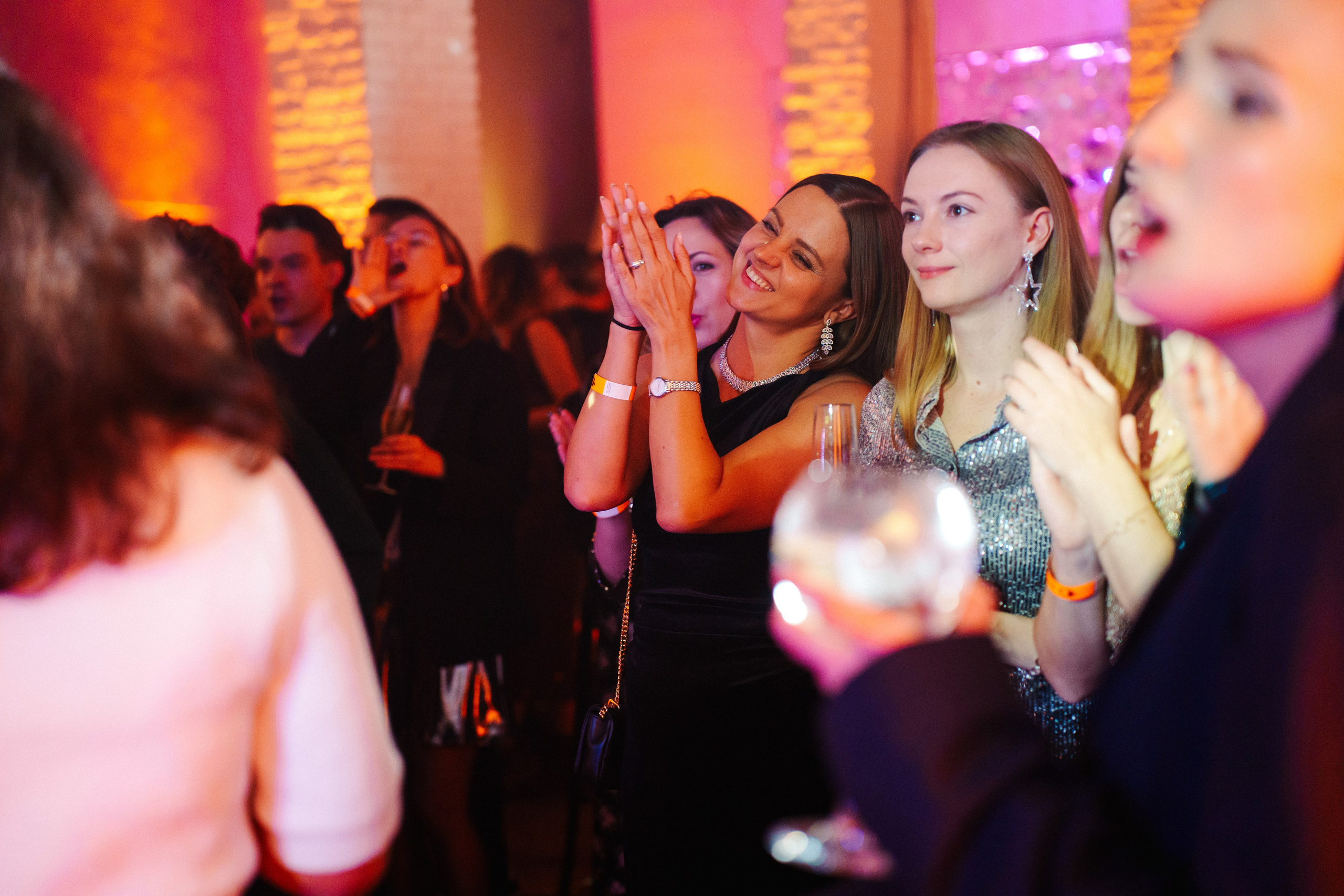 Barcelona — We shine together. Foto • Video • Produktion • Luftbildaufnahmen • Erstellung von Medien