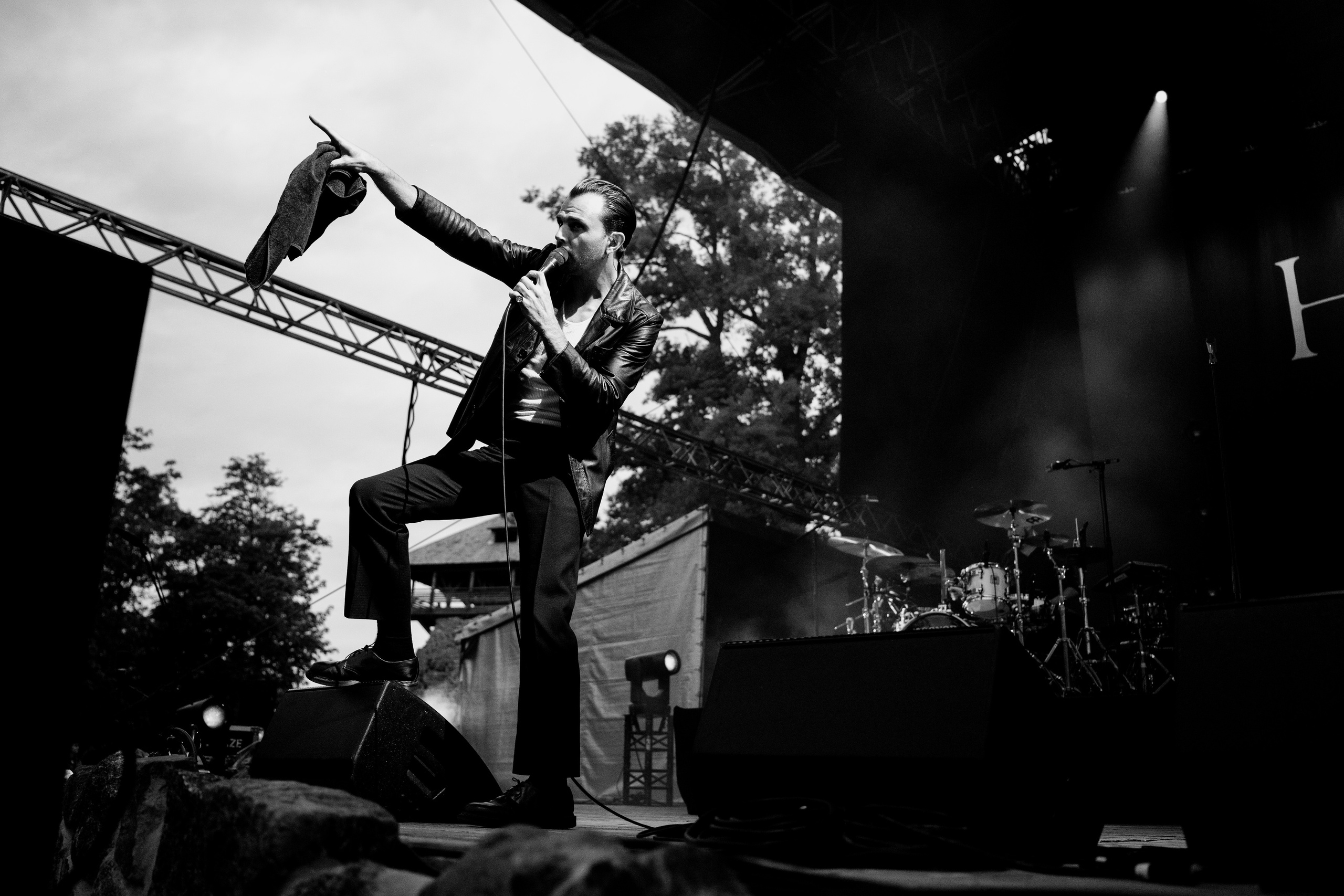 HURTS — Sigulda Medieval Castle. Фото • Відео • Аерозйомка • Контент для бізнесу