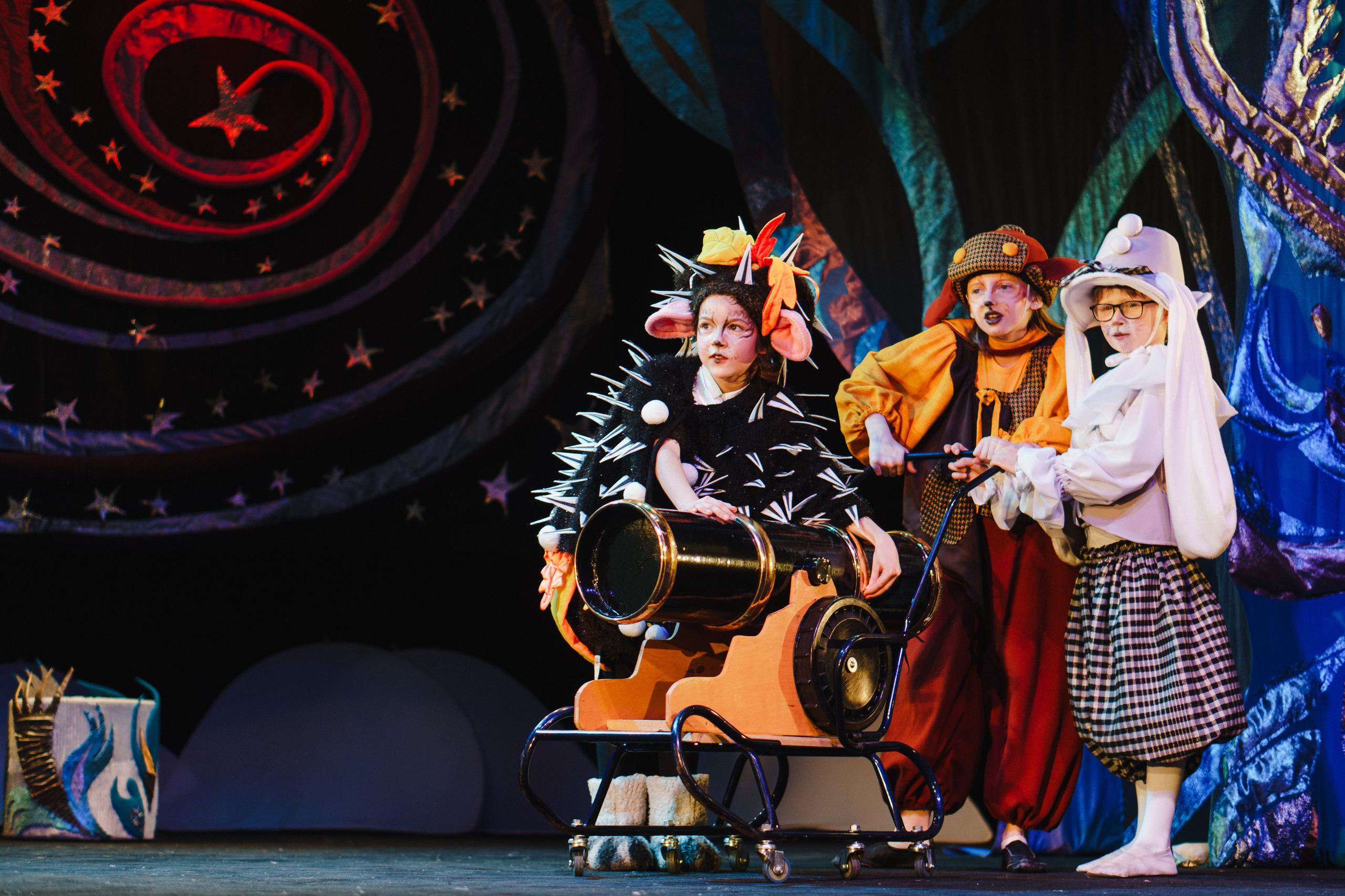 Театр «Сорванцы». Давайте никогда не расставаться. Фото • Відео • Аерозйомка • Контент для бізнесу