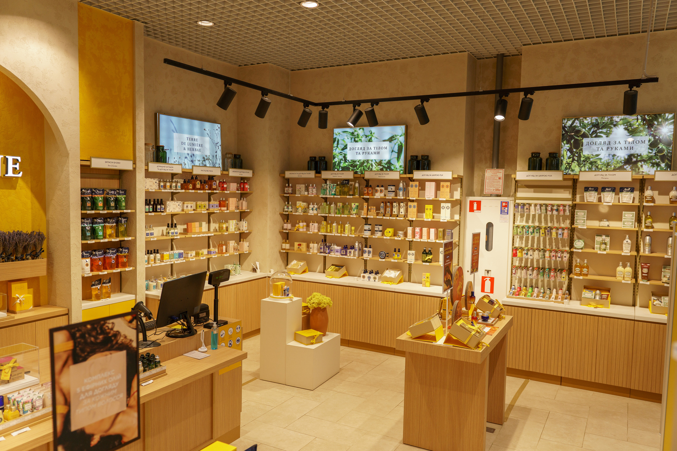 L'Occitane. Foto • Video • Produktion • Luftbildaufnahmen • Erstellung von Medien