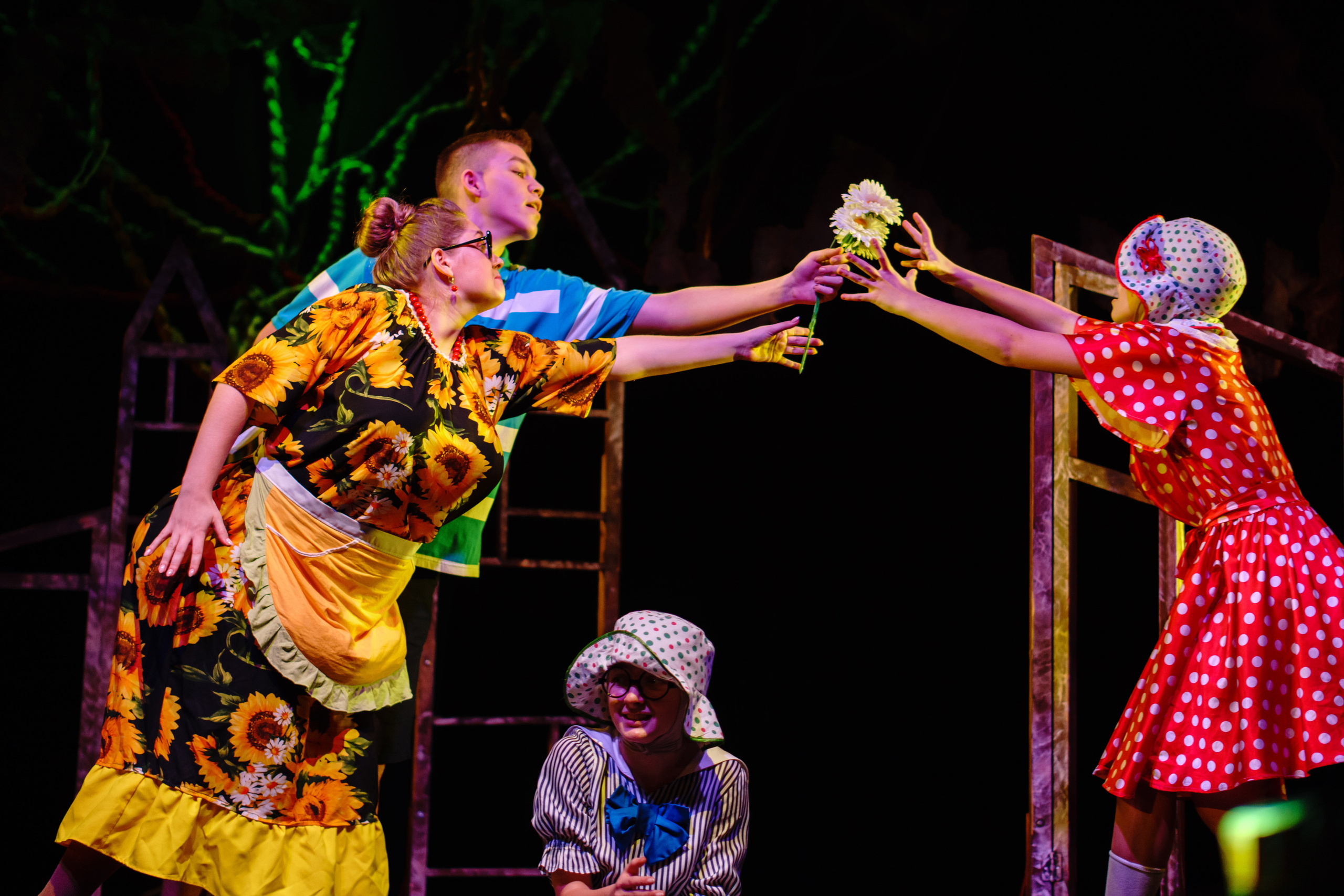 Театр «Сорванцы». Манюня. Фото • Відео • Аерозйомка • Контент для бізнесу