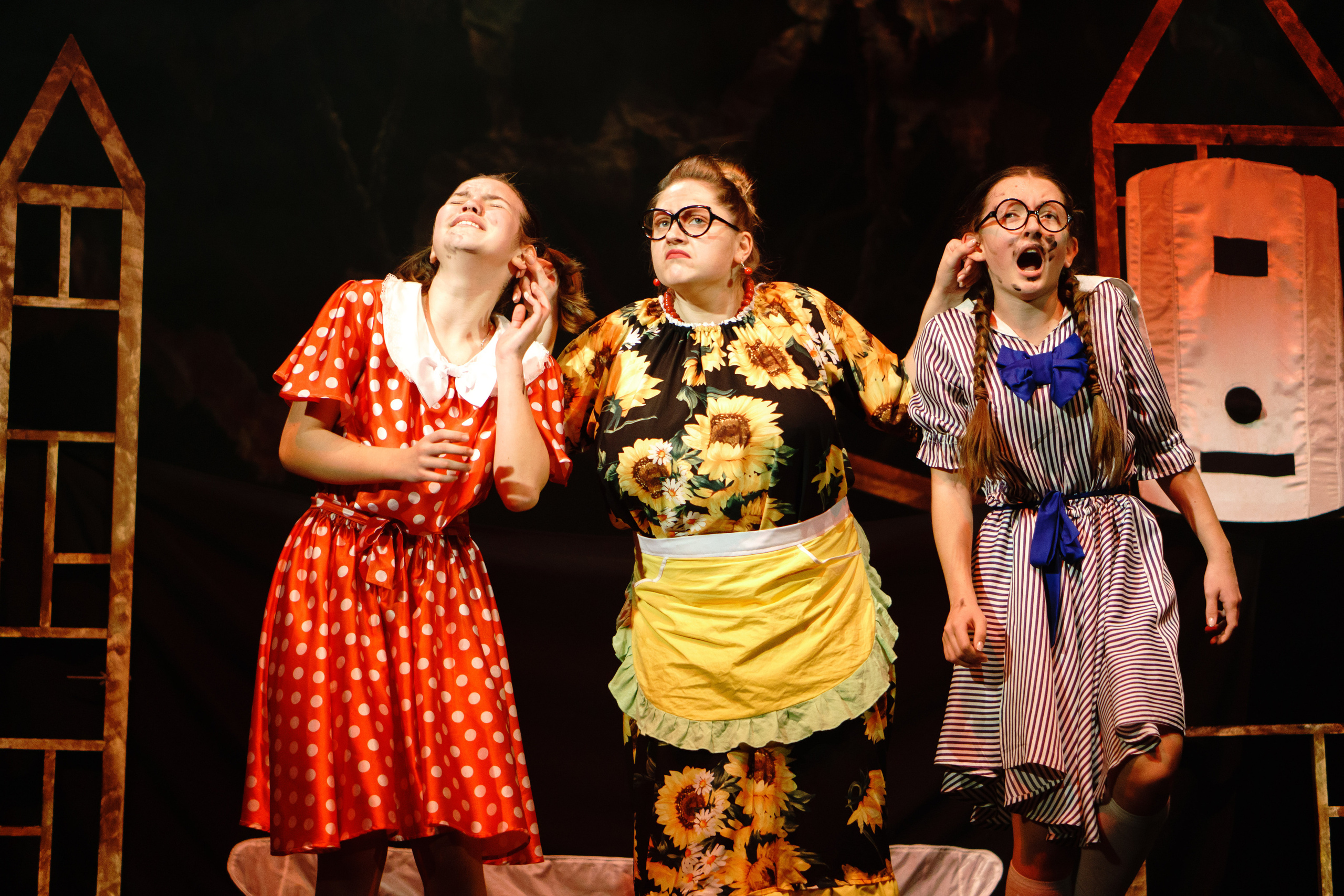 Театр «Сорванцы». Манюня. Фото • Відео • Аерозйомка • Контент для бізнесу