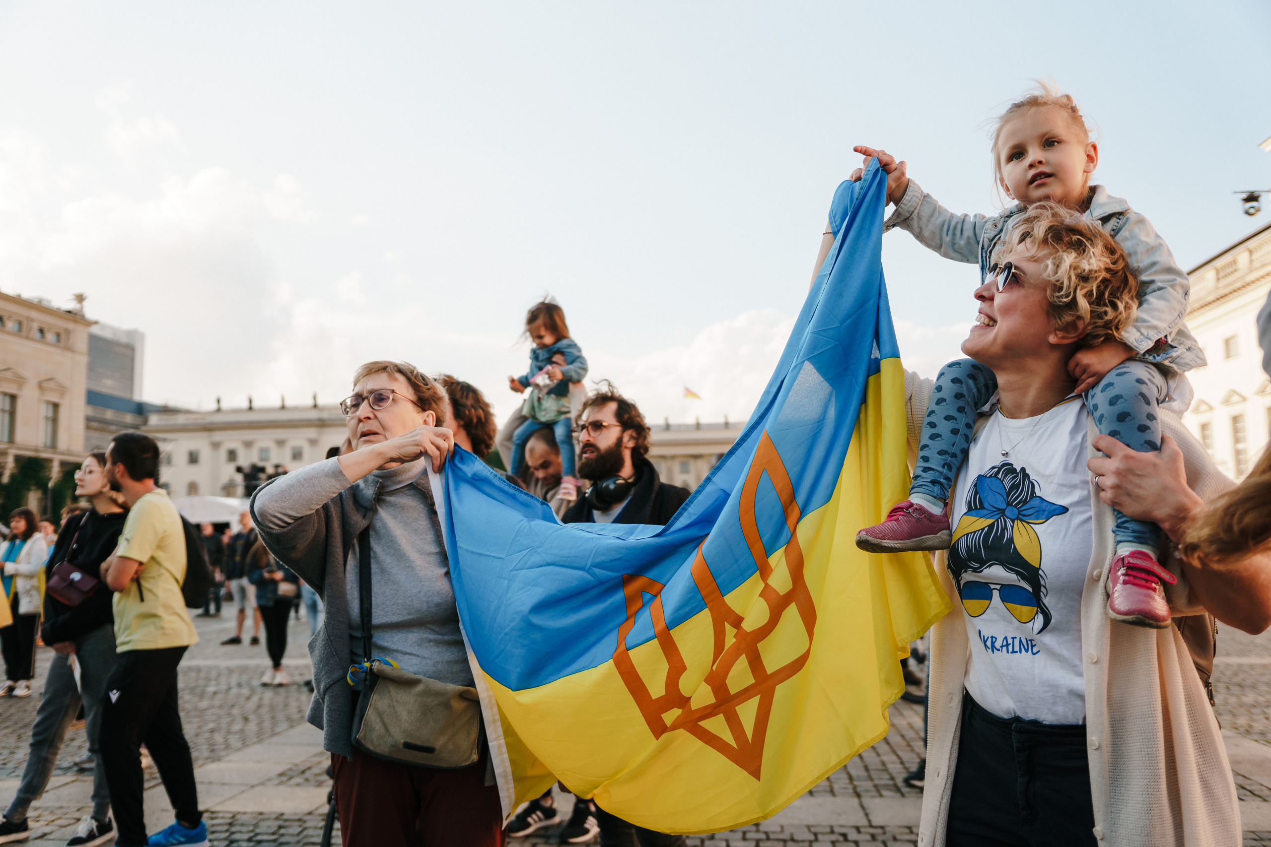 Life Will Win. Berlin. Photo • Video • Production • Aerial • Media Creation