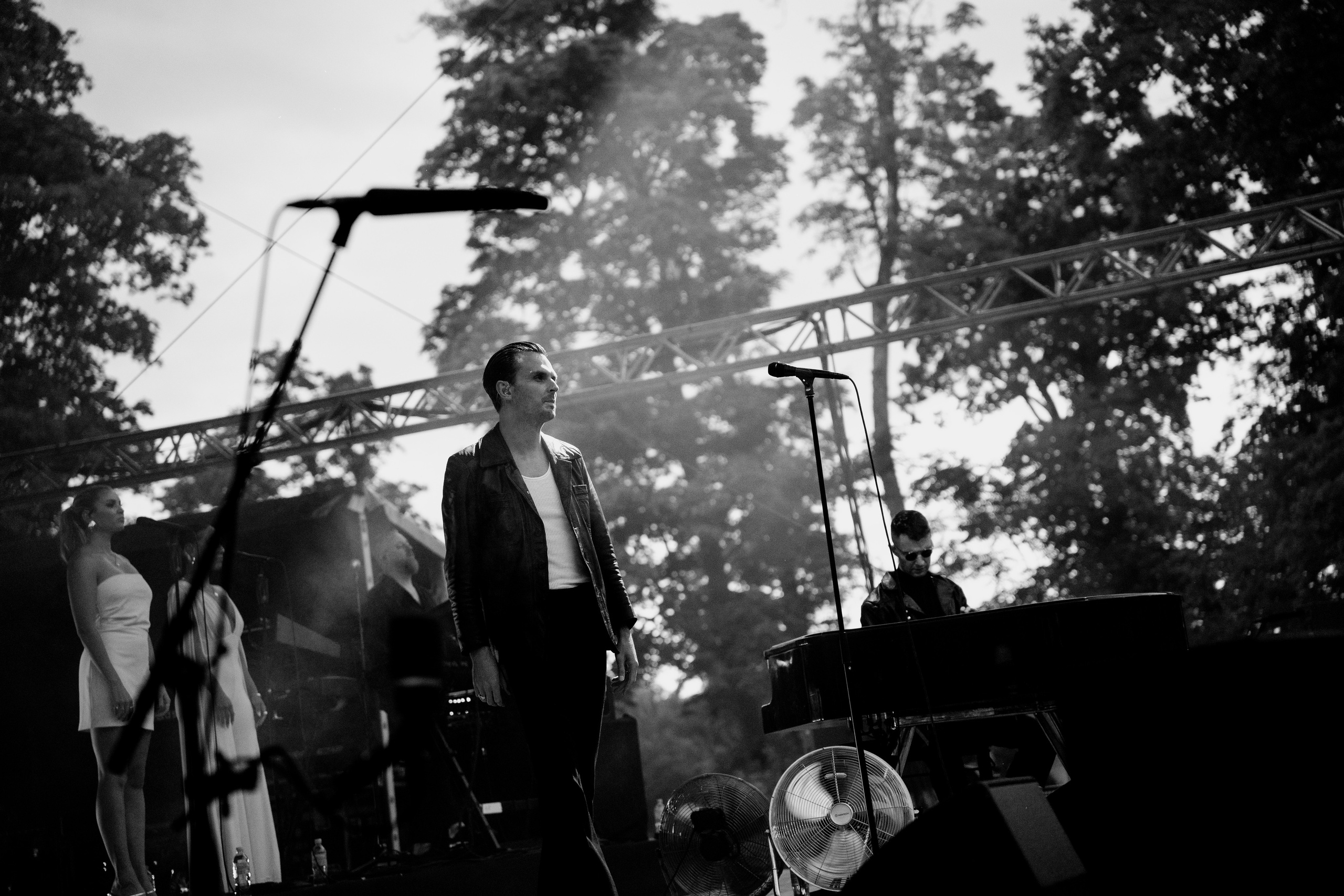 HURTS — Sigulda Medieval Castle. Фото • Відео • Аерозйомка • Контент для бізнесу