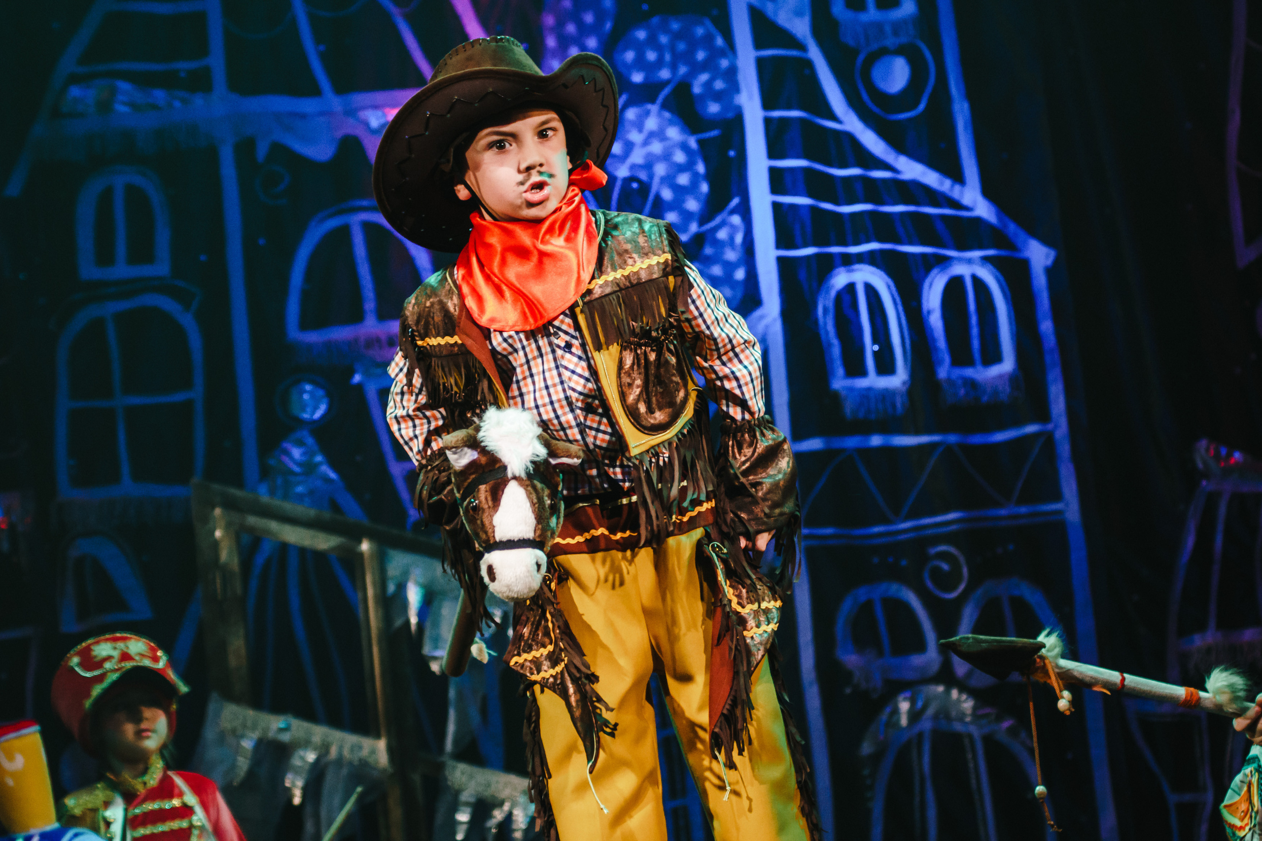 Театр «Сорванцы». Голубая стрела. Фото • Видео • Аэросъемка • Контент для бизнеса