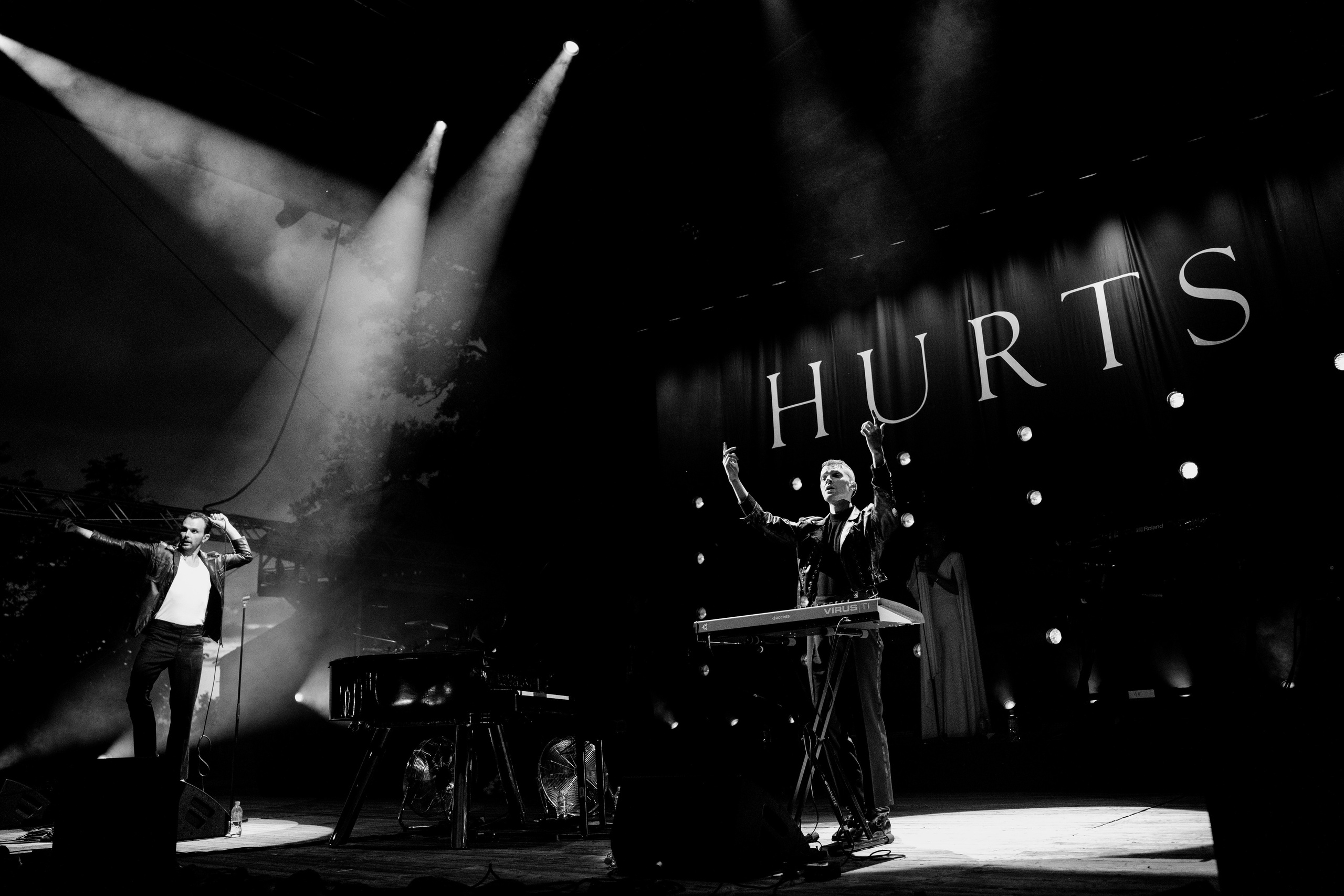 HURTS — Sigulda Medieval Castle. Фото • Відео • Аерозйомка • Контент для бізнесу