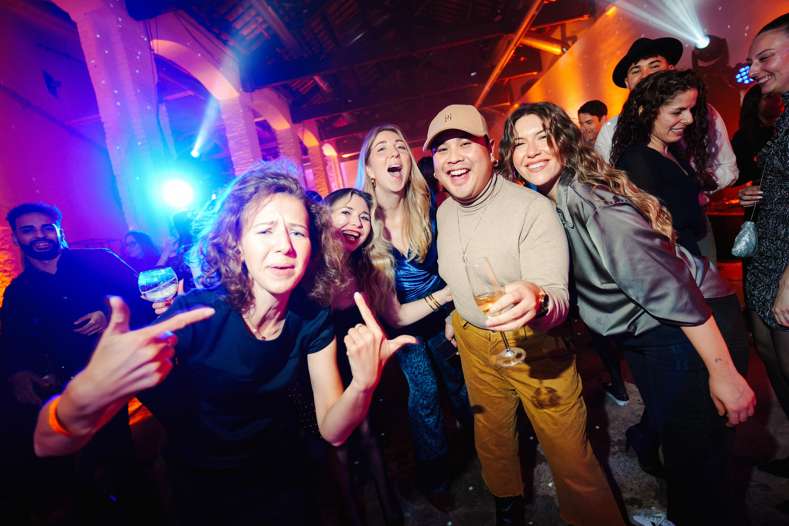 Barcelona — We shine together. Foto • Video • Produktion • Luftbildaufnahmen • Erstellung von Medien