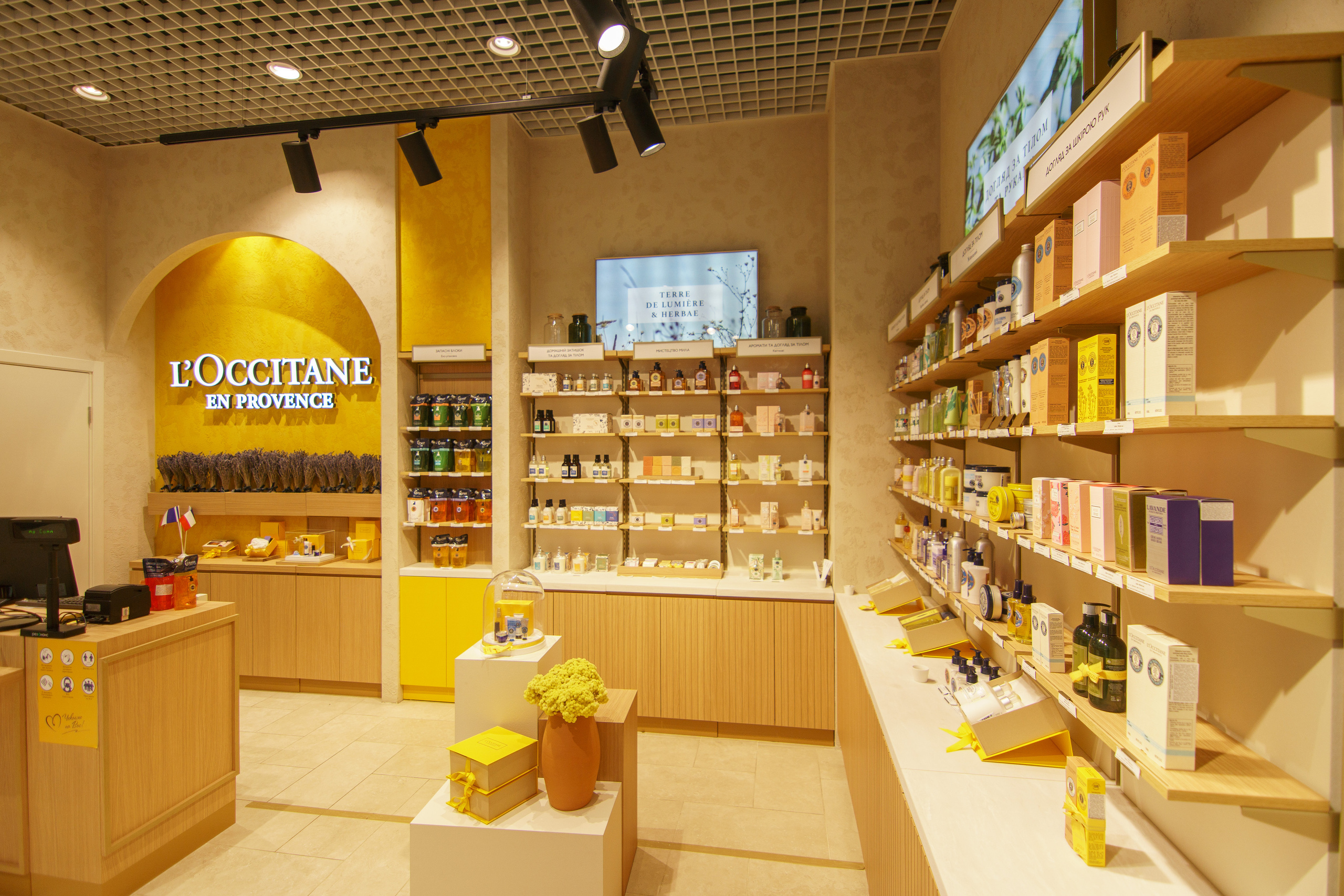 L'Occitane. Foto • Video • Produktion • Luftbildaufnahmen • Erstellung von Medien