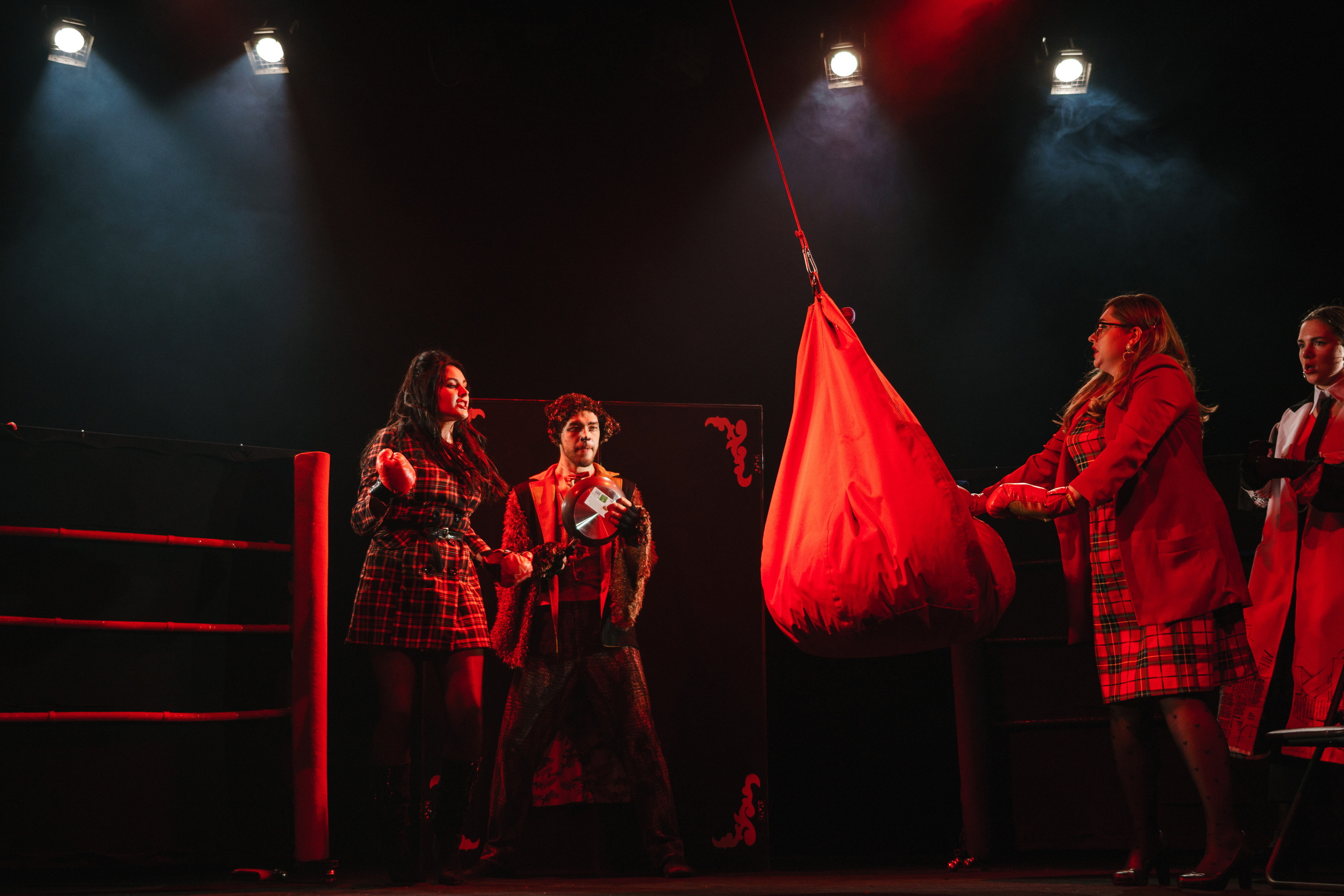 Театр «Сорванцы». Три плюс Кот. Фото • Видео • Аэросъемка • Контент для бизнеса