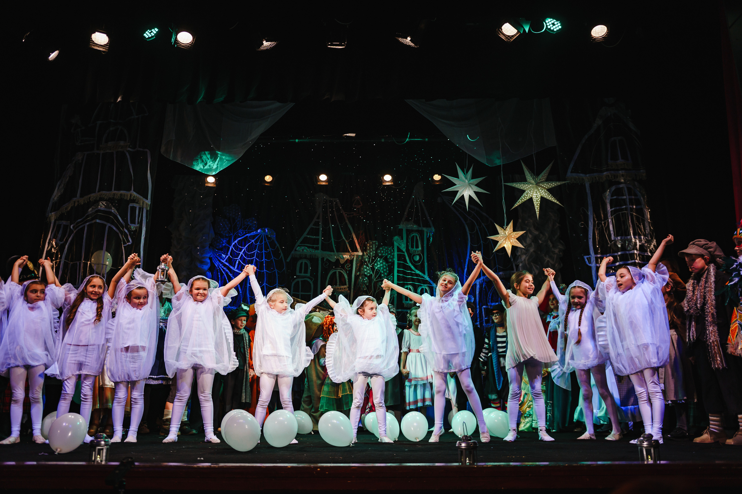 Театр «Сорванцы». Голубая стрела. Фото • Видео • Аэросъемка • Контент для бизнеса