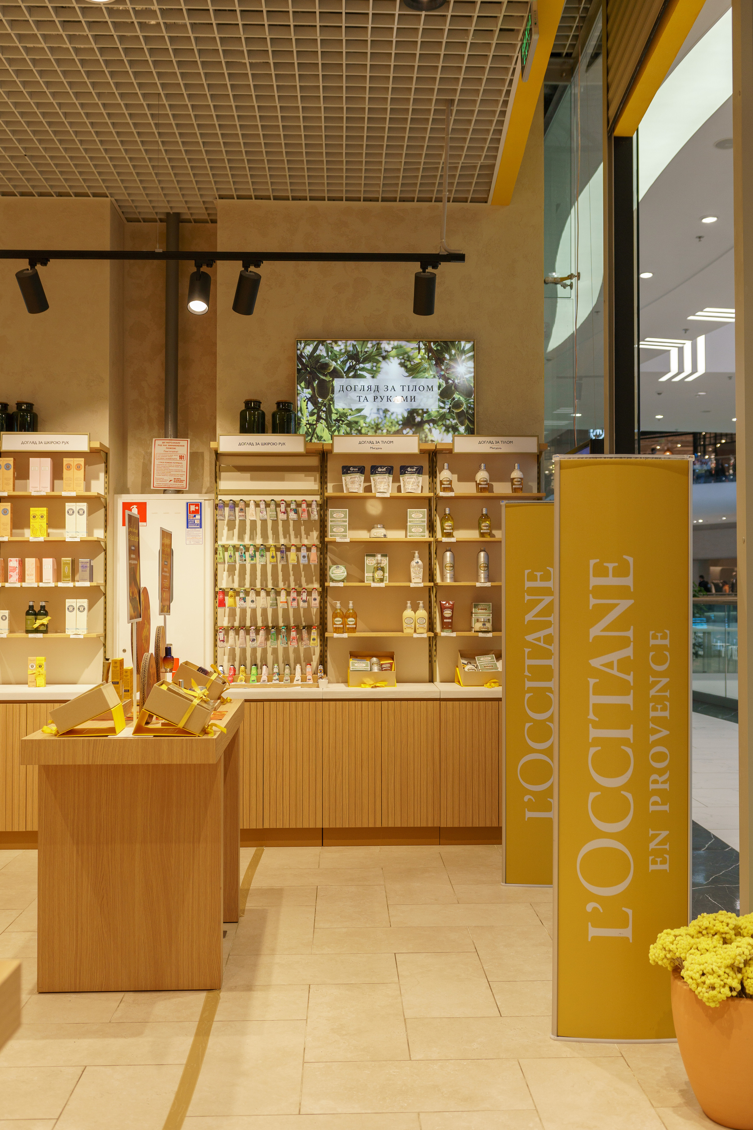 L'Occitane. Foto • Video • Produktion • Luftbildaufnahmen • Erstellung von Medien