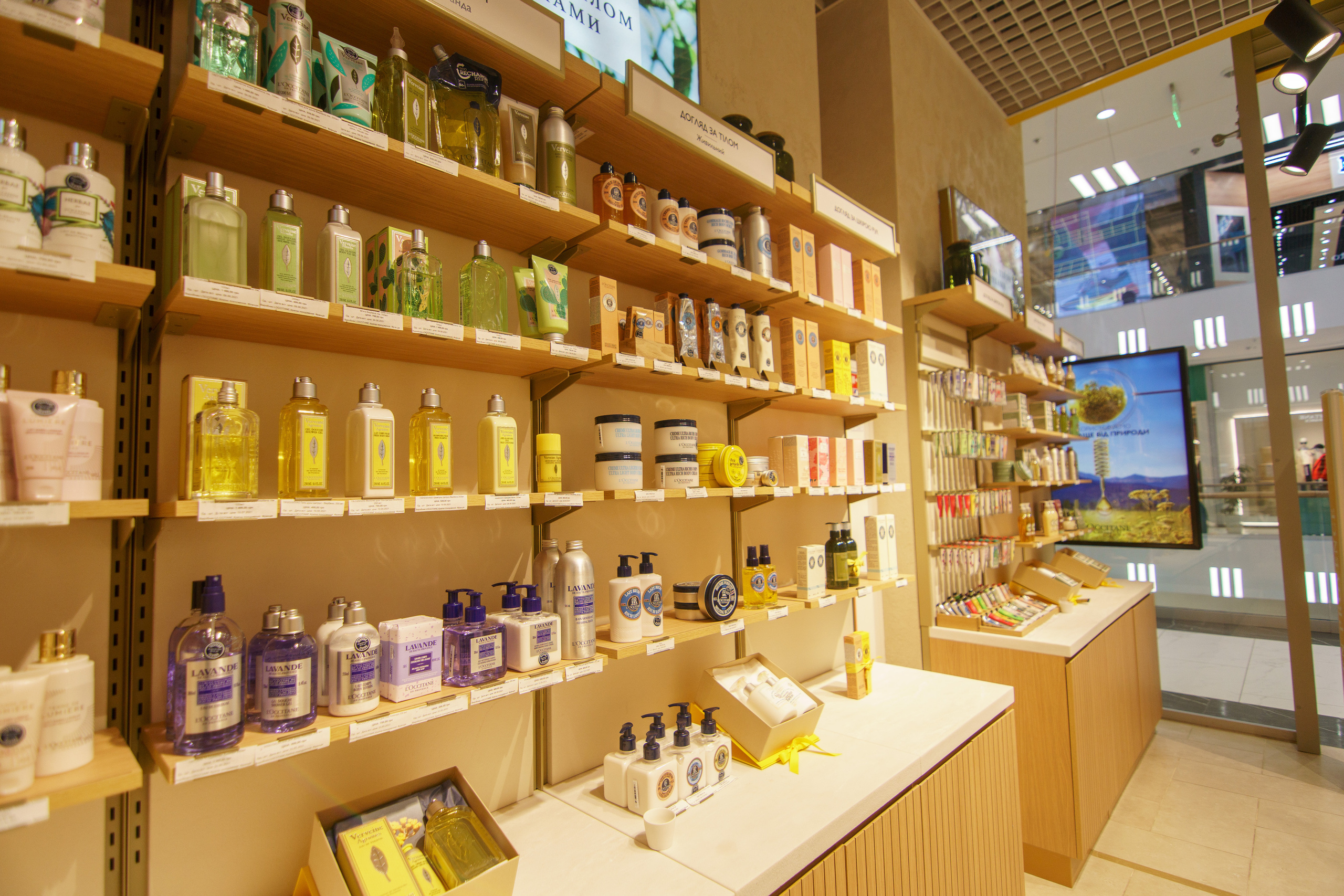 L'Occitane. Foto • Video • Produktion • Luftbildaufnahmen • Erstellung von Medien