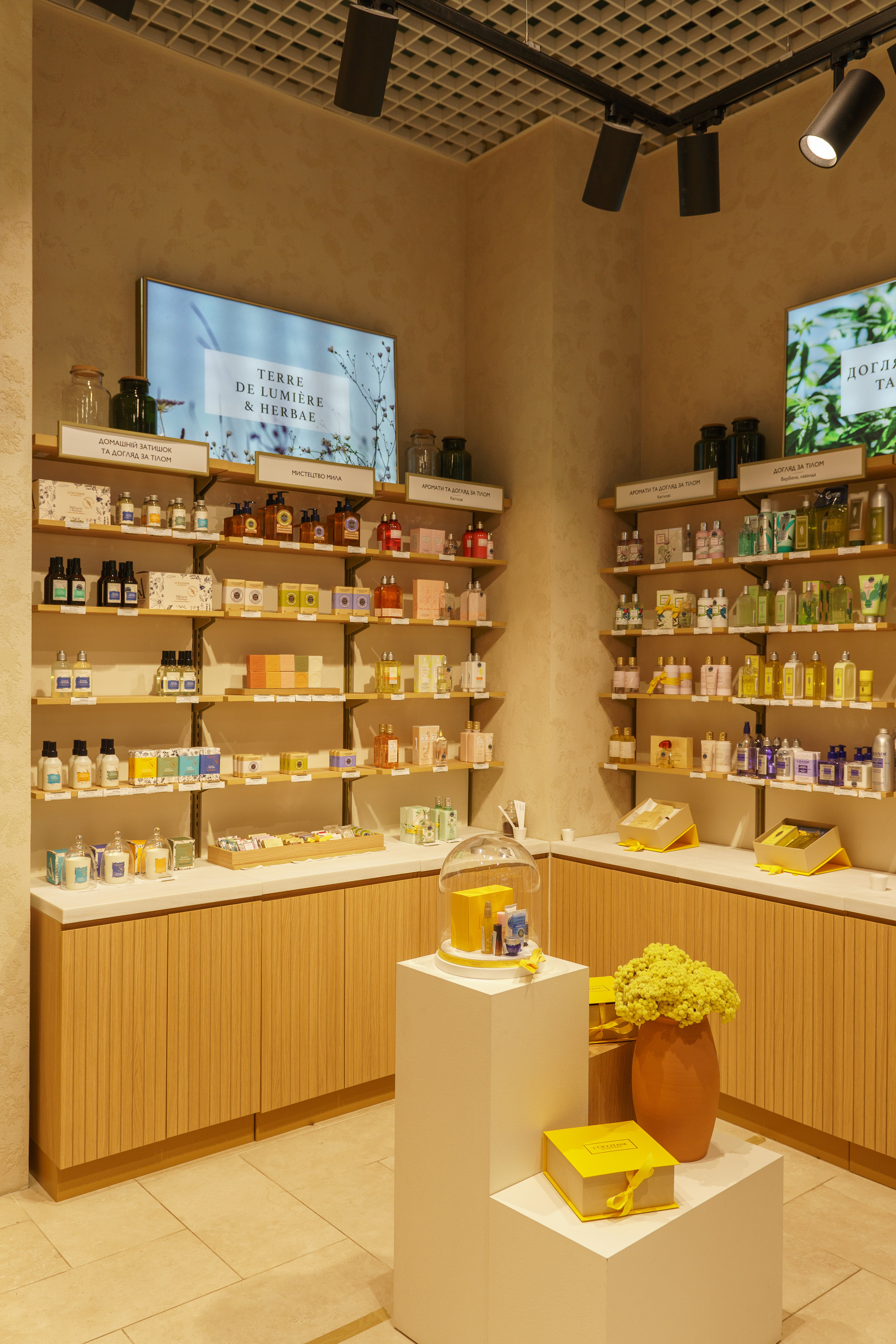 L'Occitane. Foto • Video • Produktion • Luftbildaufnahmen • Erstellung von Medien