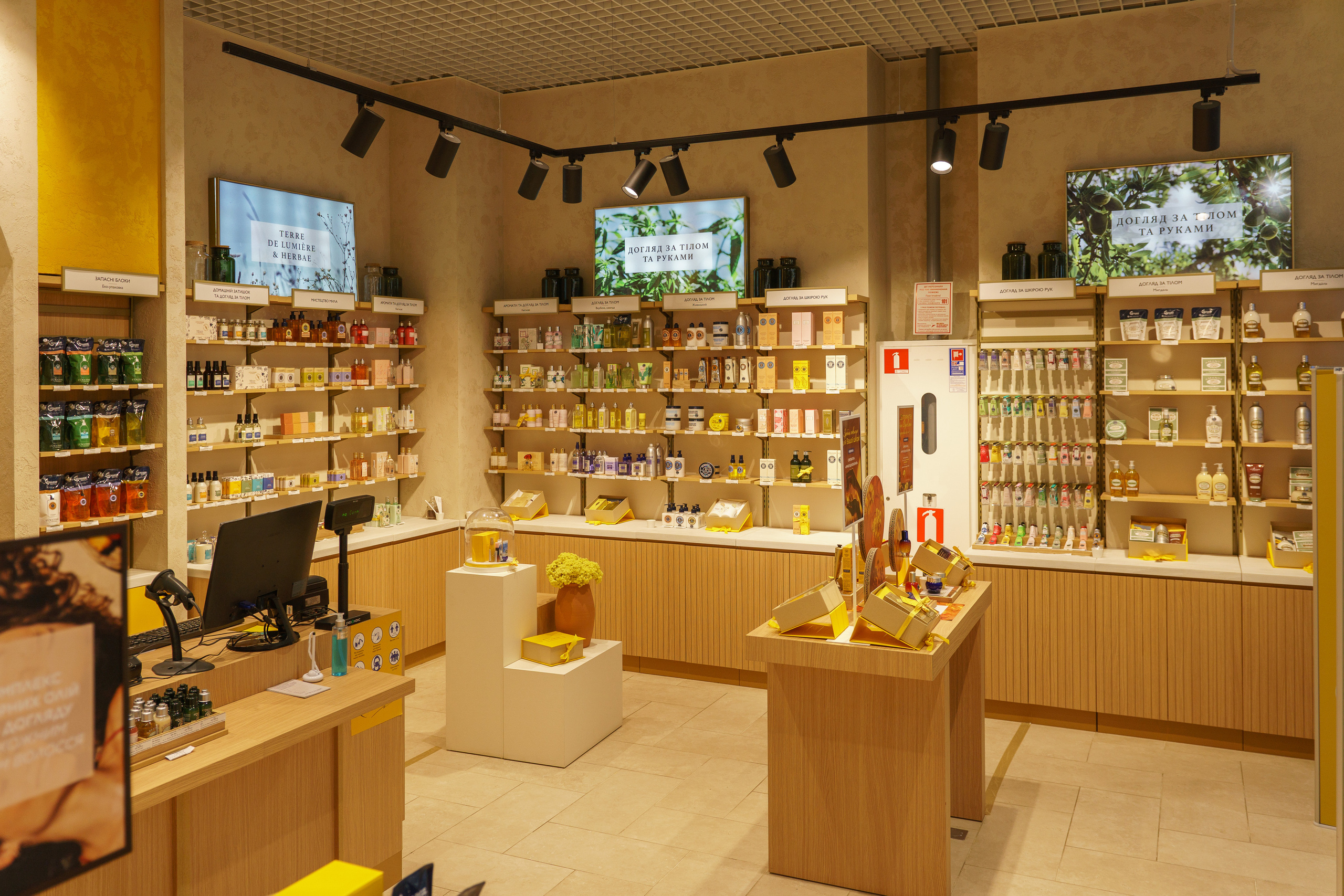 L'Occitane. Foto • Video • Produktion • Luftbildaufnahmen • Erstellung von Medien