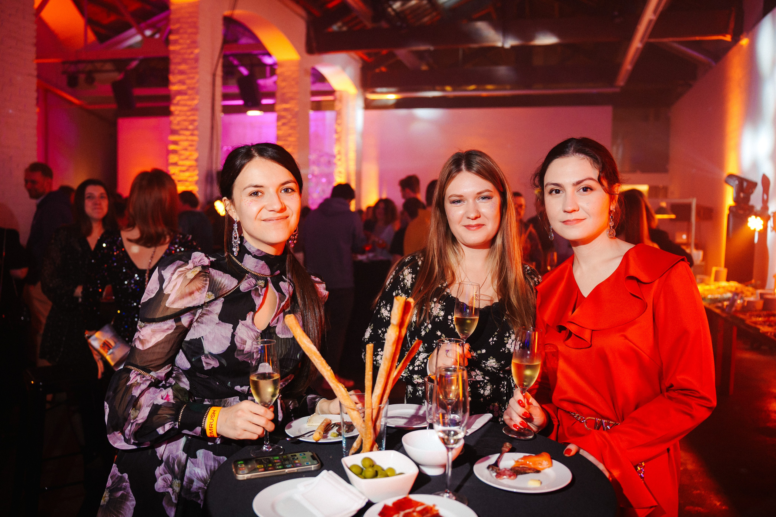 Barcelona — We shine together. Foto • Video • Produktion • Luftbildaufnahmen • Erstellung von Medien