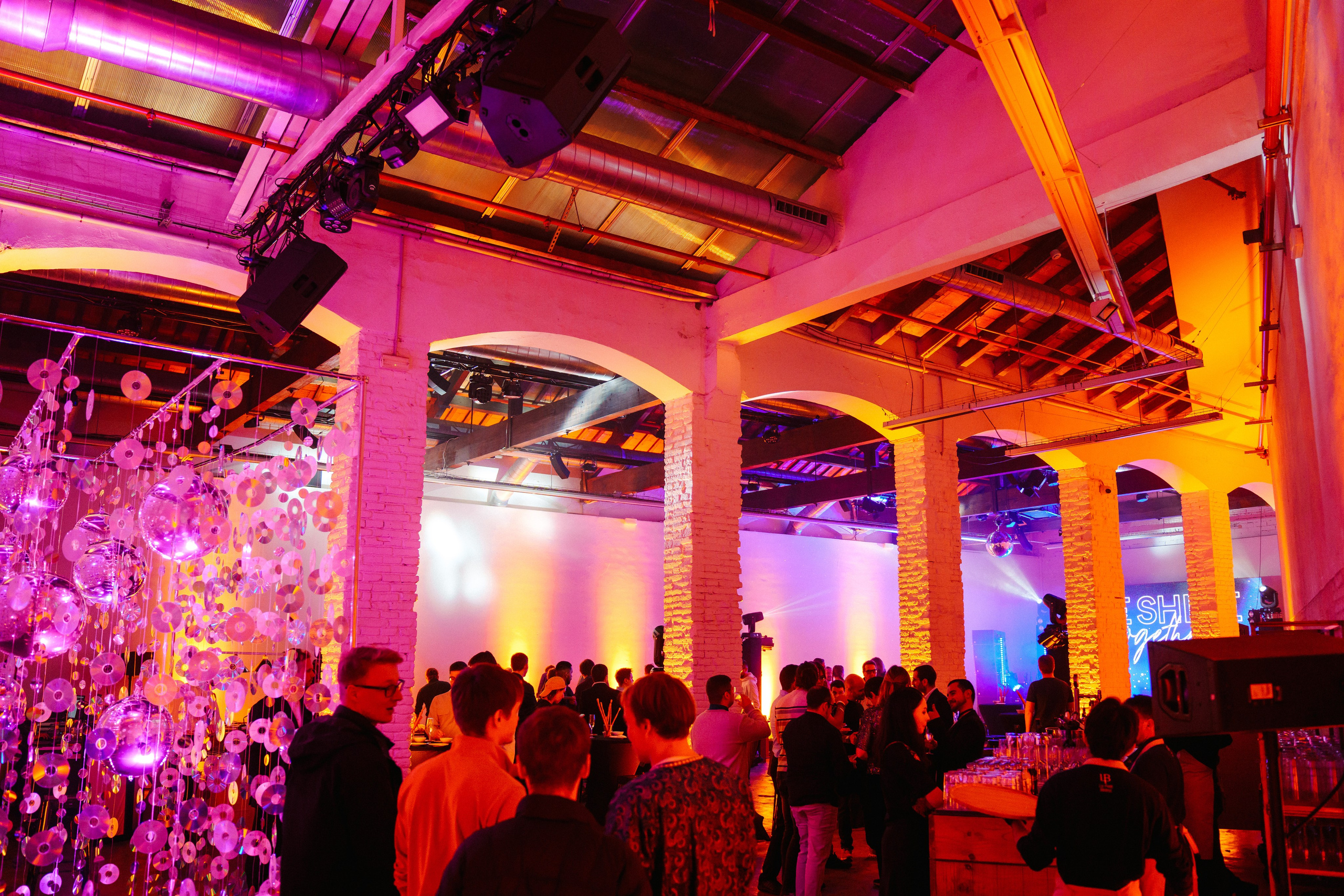 Barcelona — We shine together. Foto • Video • Produktion • Luftbildaufnahmen • Erstellung von Medien