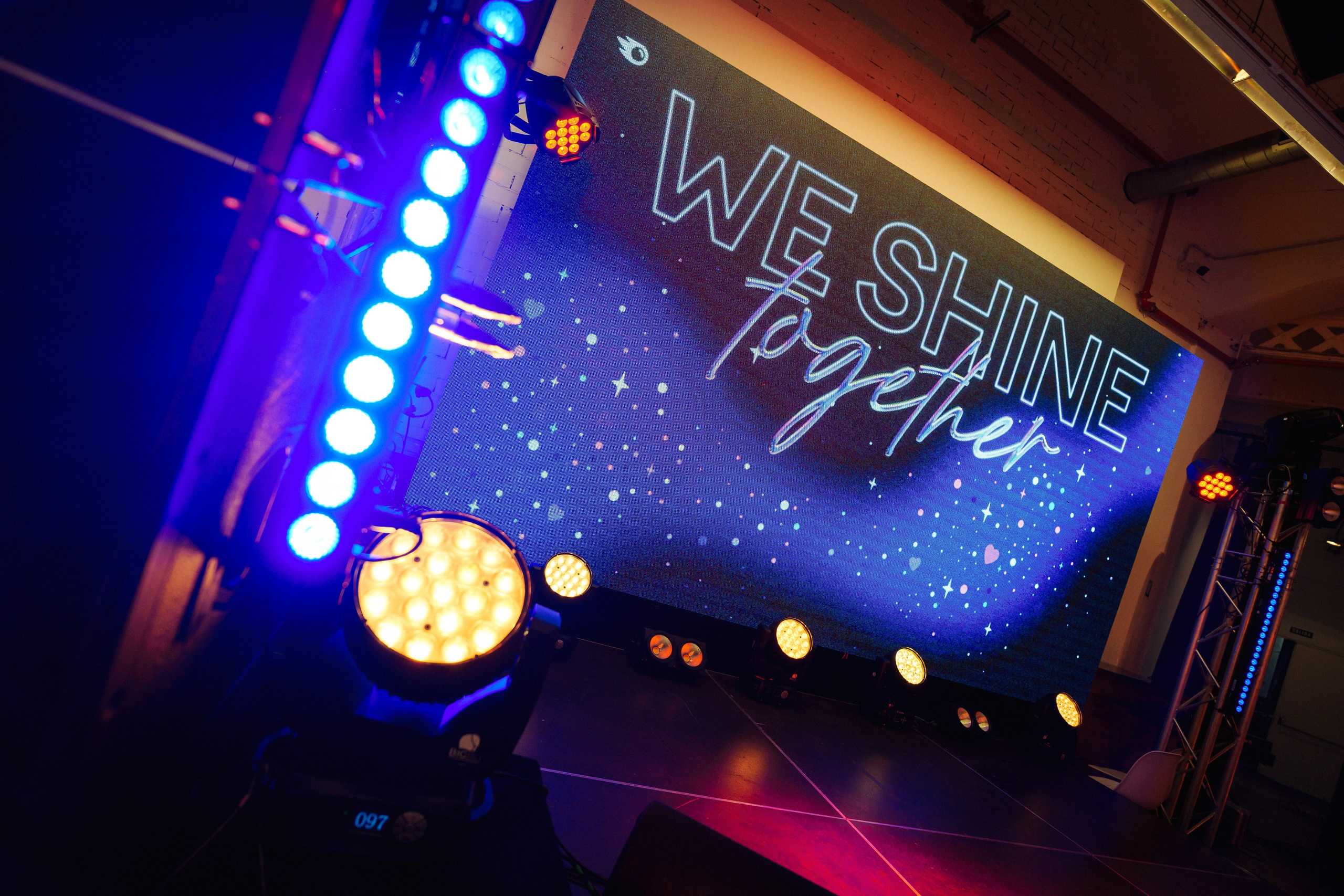 Barcelona — We shine together. Foto • Video • Produktion • Luftbildaufnahmen • Erstellung von Medien