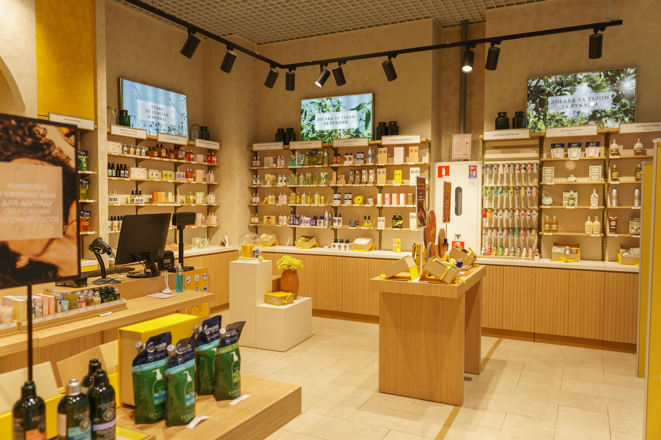 L'Occitane. Foto • Video • Produktion • Luftbildaufnahmen • Erstellung von Medien