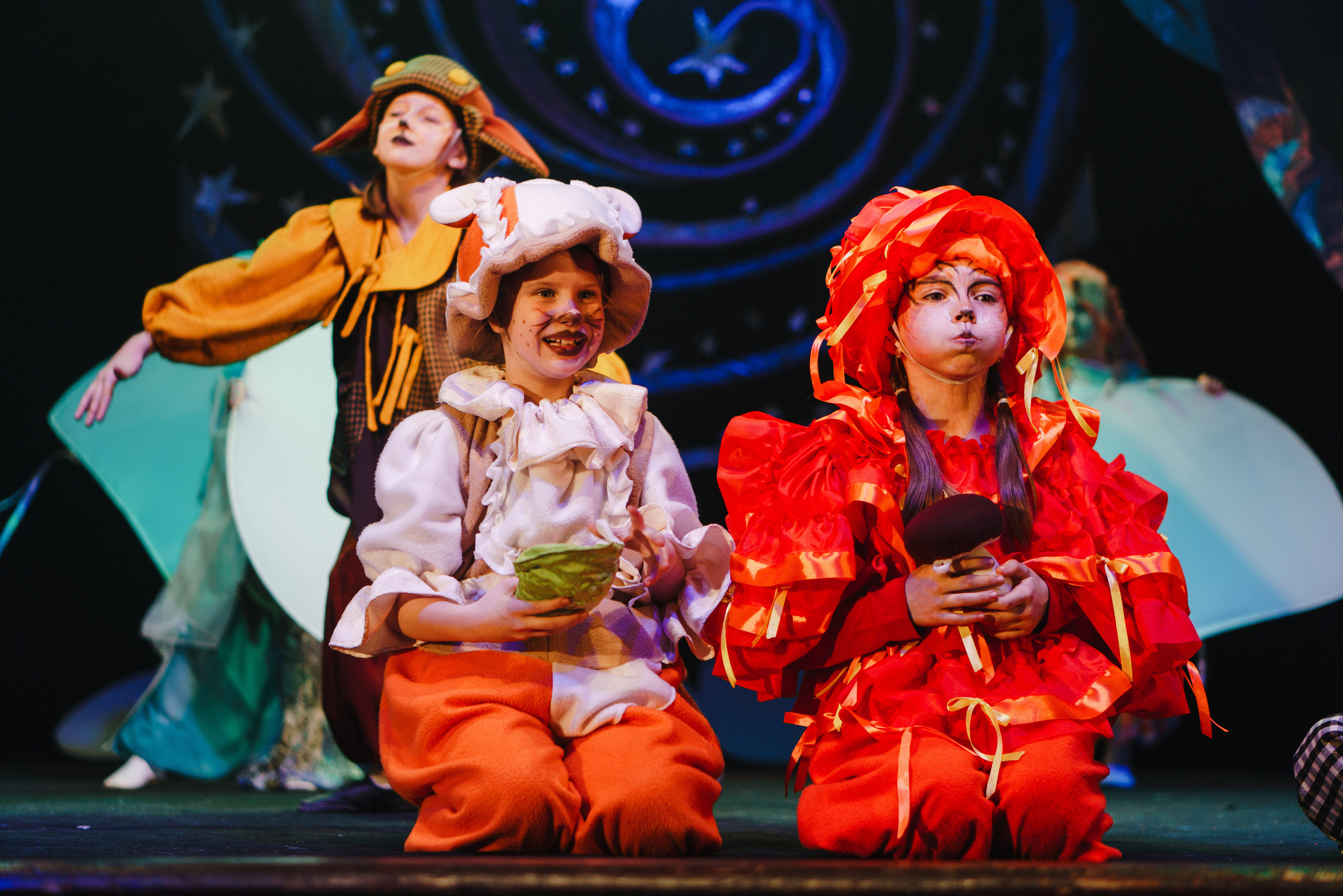 Театр «Сорванцы». Давайте никогда не расставаться. Фото • Відео • Аерозйомка • Контент для бізнесу