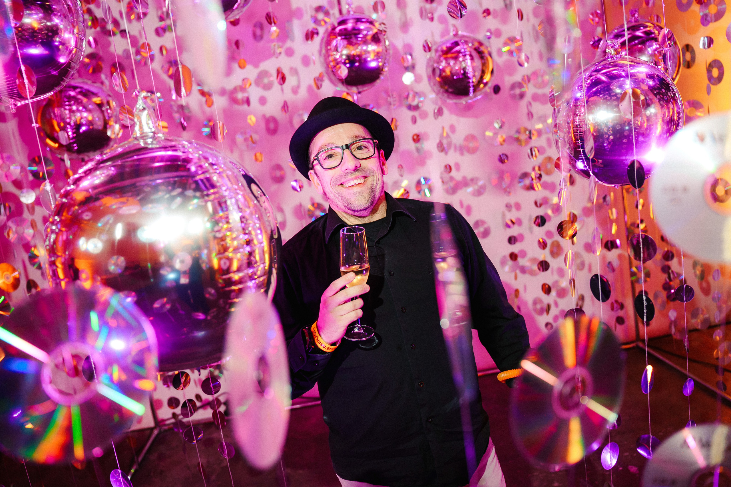 Barcelona — We shine together. Foto • Video • Produktion • Luftbildaufnahmen • Erstellung von Medien