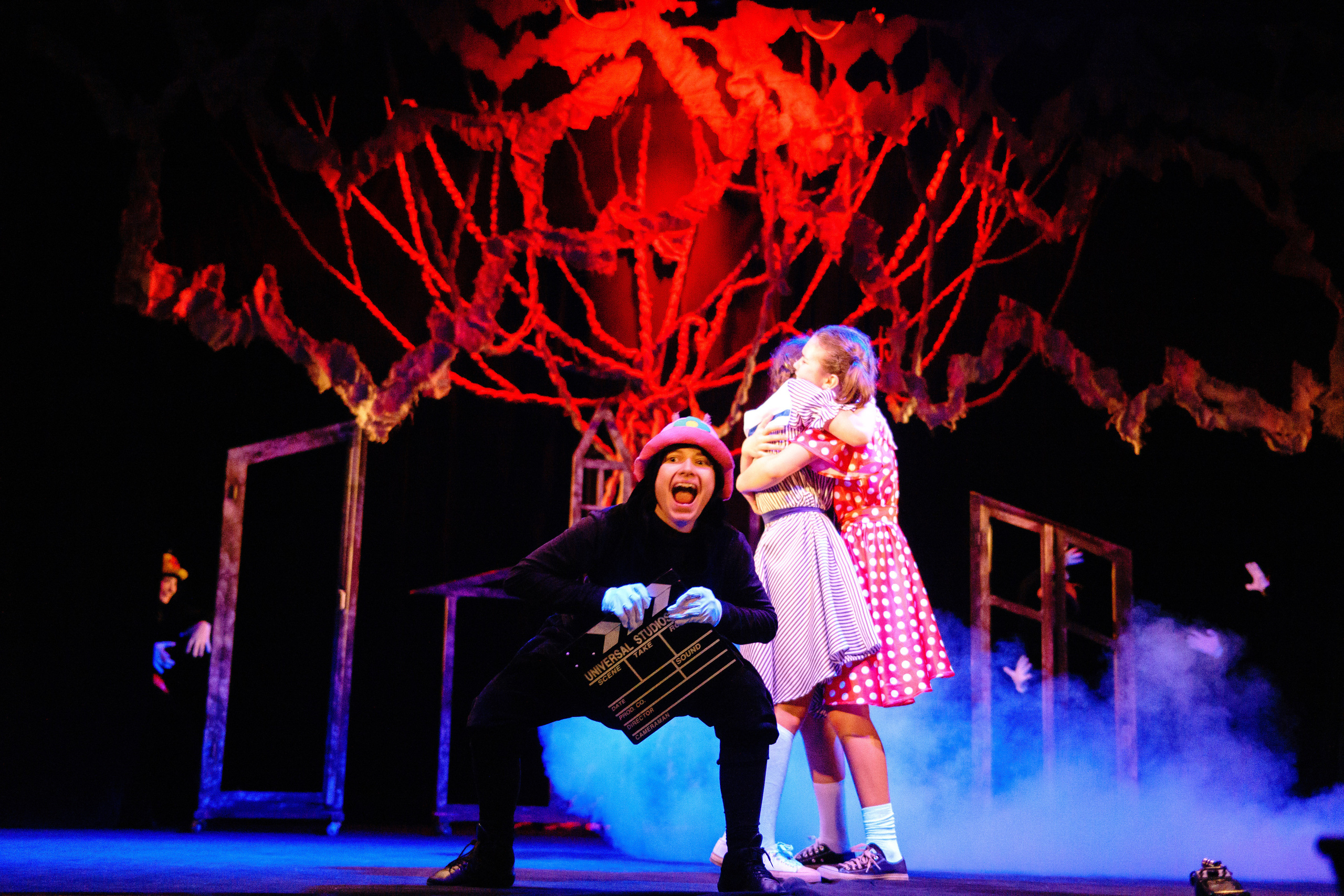 Театр «Сорванцы». Манюня. Фото • Відео • Аерозйомка • Контент для бізнесу