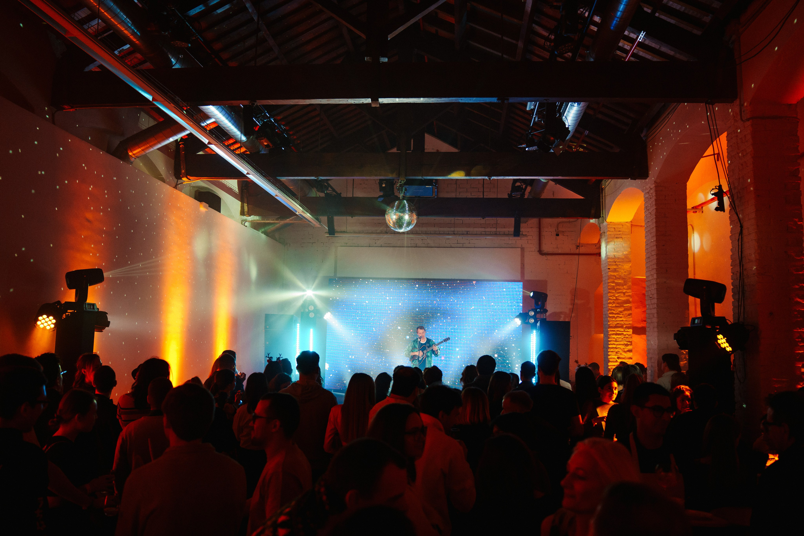 Barcelona — We shine together. Foto • Video • Produktion • Luftbildaufnahmen • Erstellung von Medien