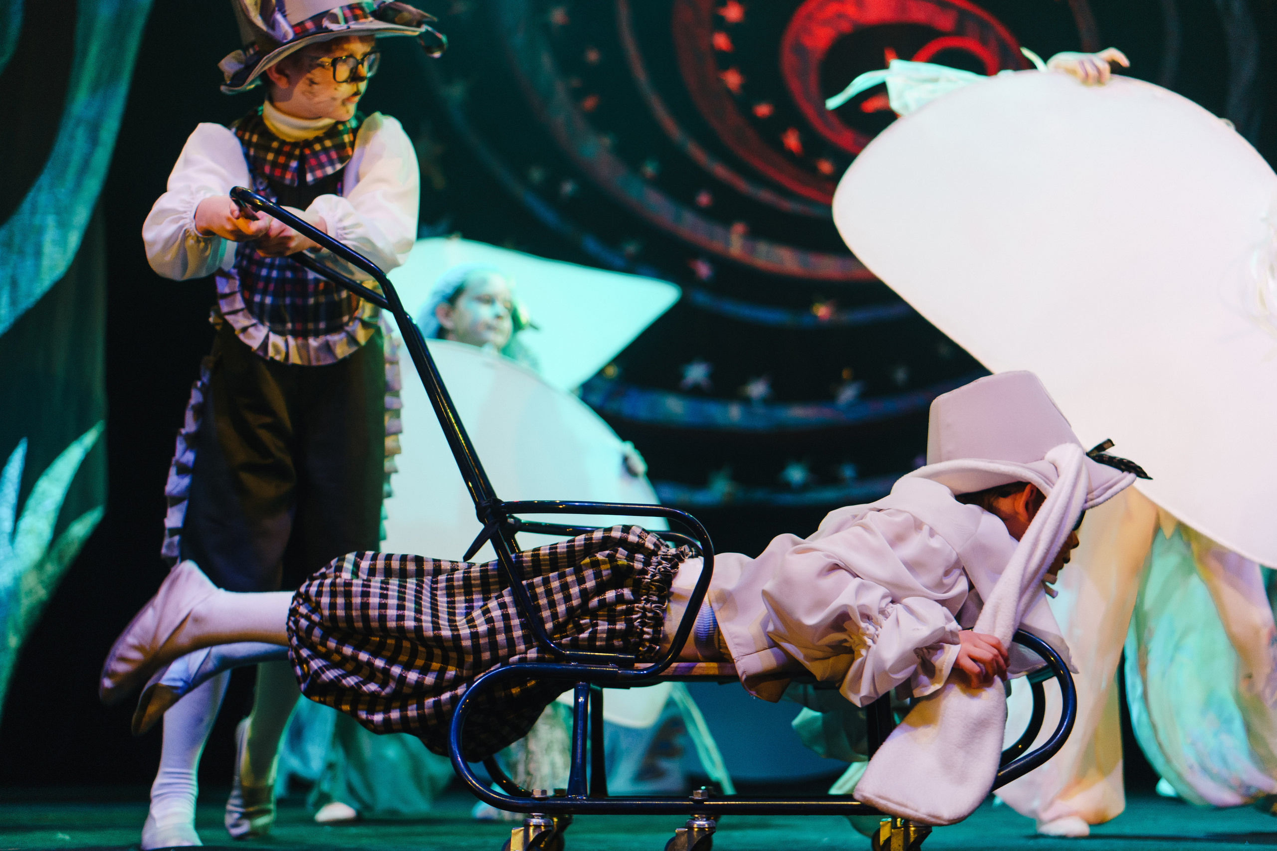 Театр «Сорванцы». Давайте никогда не расставаться. Фото • Відео • Аерозйомка • Контент для бізнесу