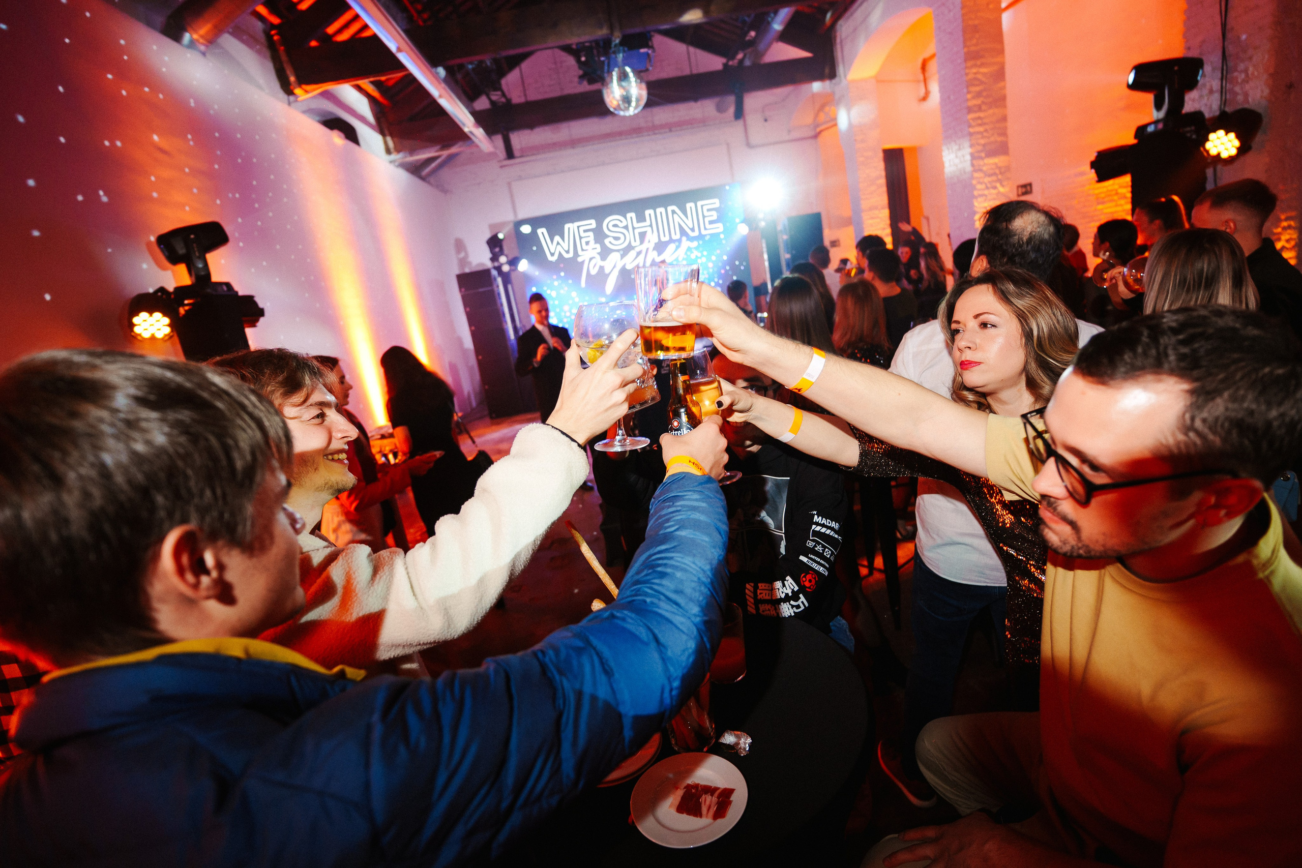 Barcelona — We shine together. Foto • Video • Produktion • Luftbildaufnahmen • Erstellung von Medien