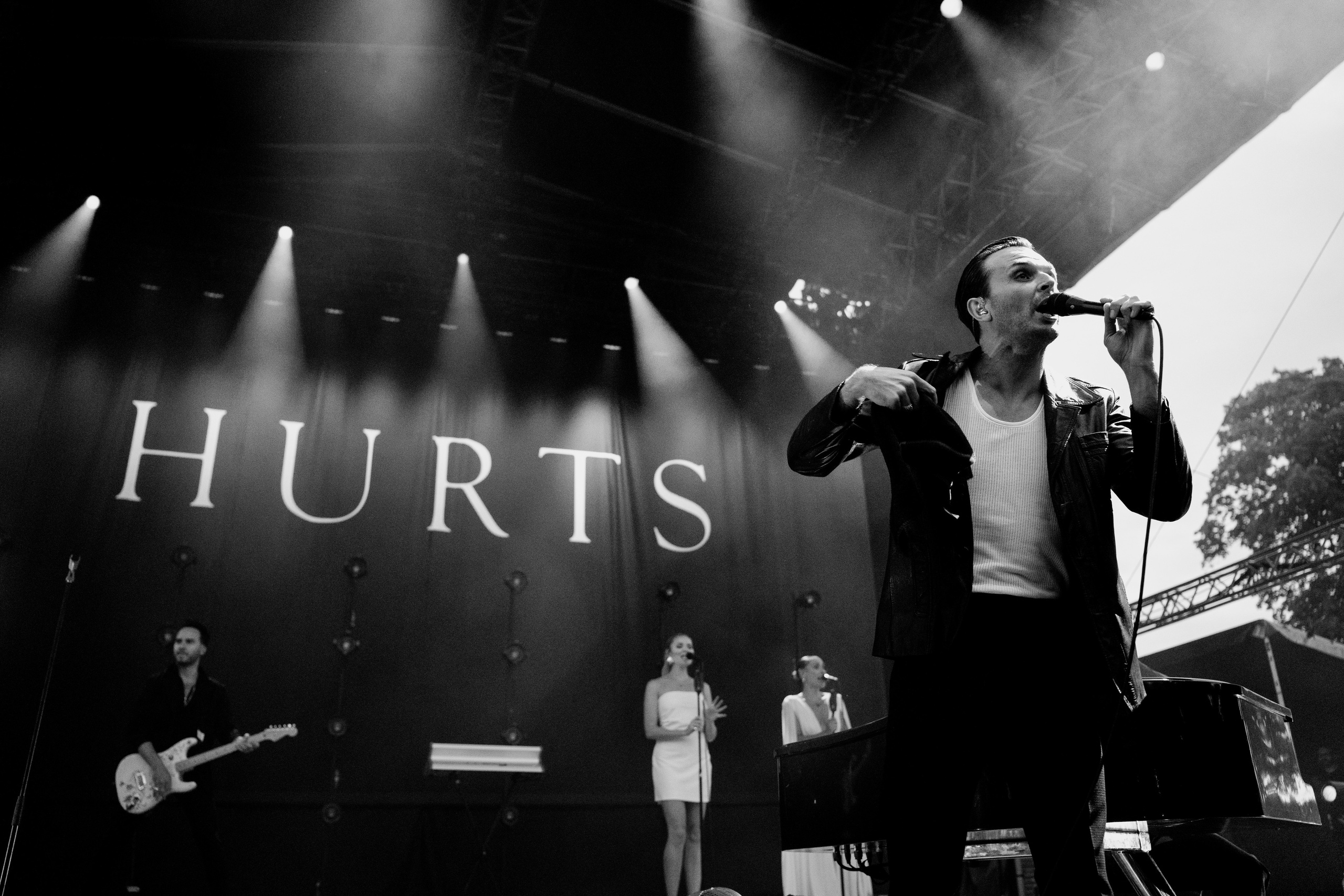 HURTS — Sigulda Medieval Castle. Фото • Відео • Аерозйомка • Контент для бізнесу