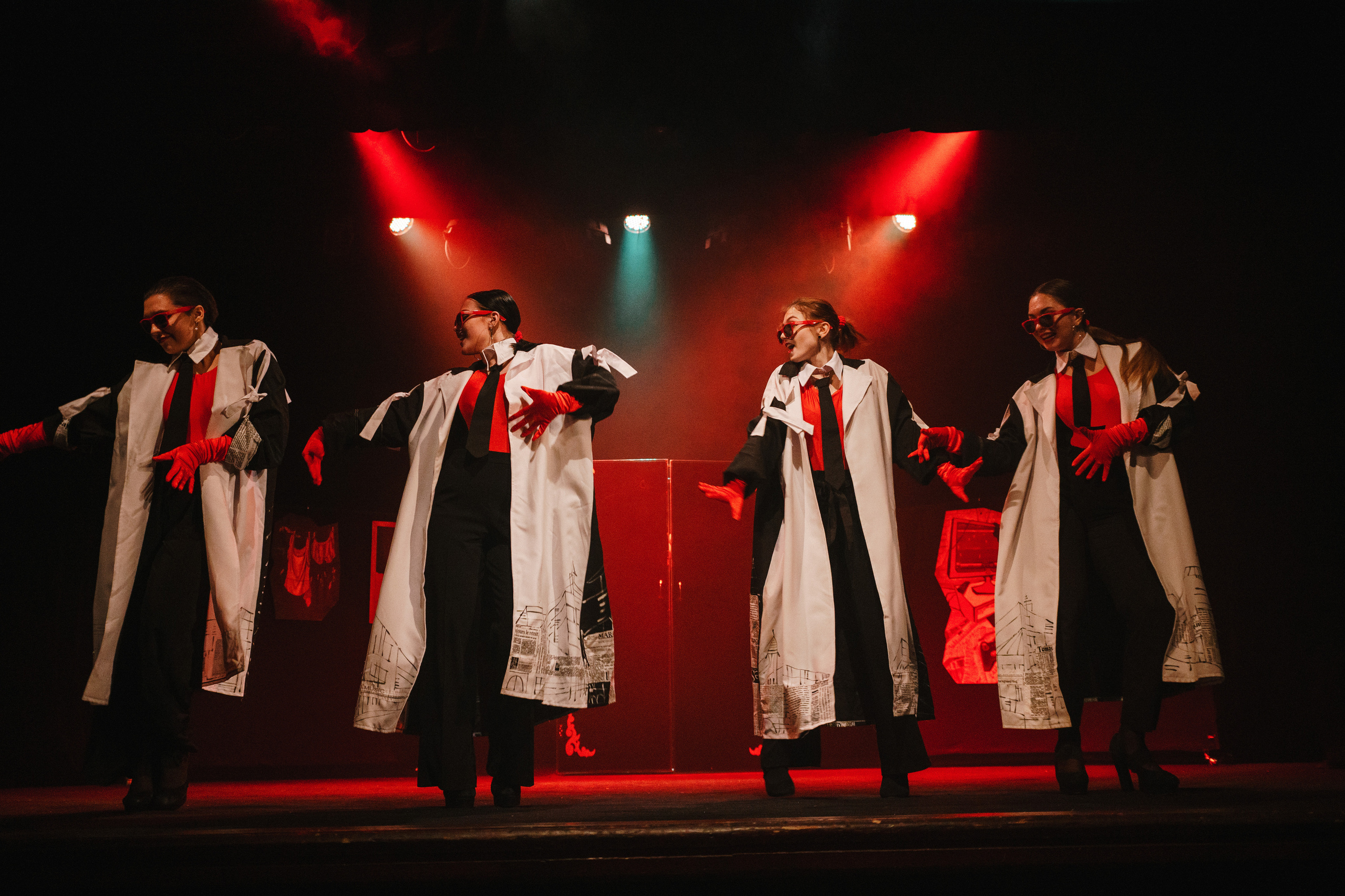 Театр «Сорванцы». Три плюс Кот. Фото • Видео • Аэросъемка • Контент для бизнеса