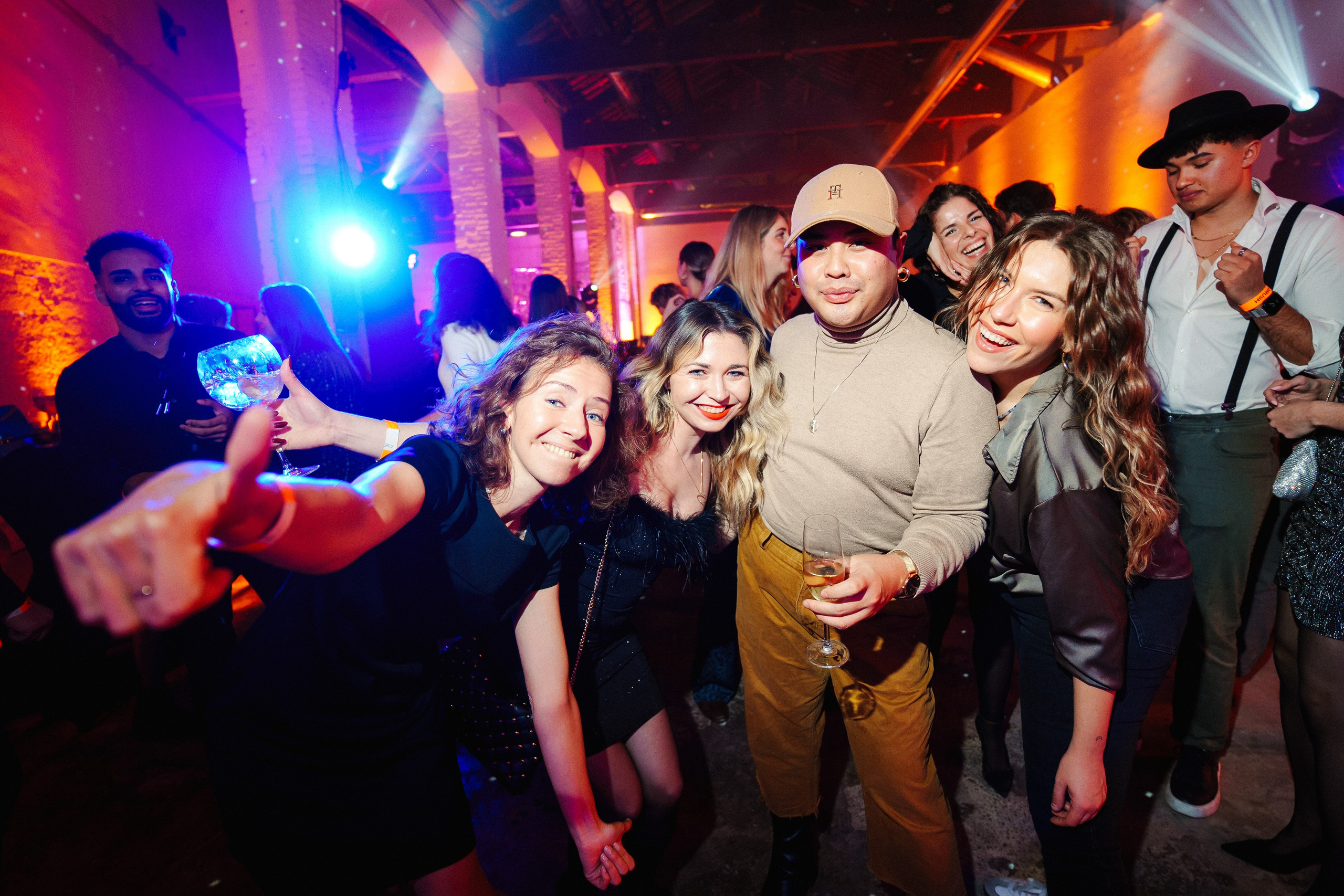 Barcelona — We shine together. Foto • Video • Produktion • Luftbildaufnahmen • Erstellung von Medien