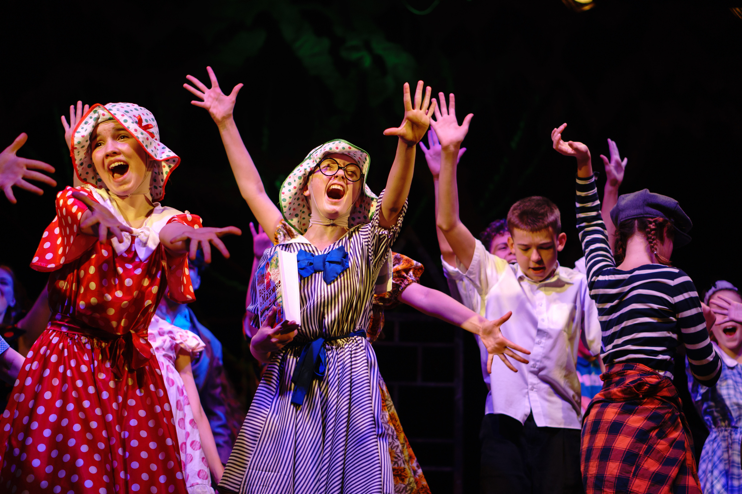 Театр «Сорванцы». Манюня. Фото • Відео • Аерозйомка • Контент для бізнесу