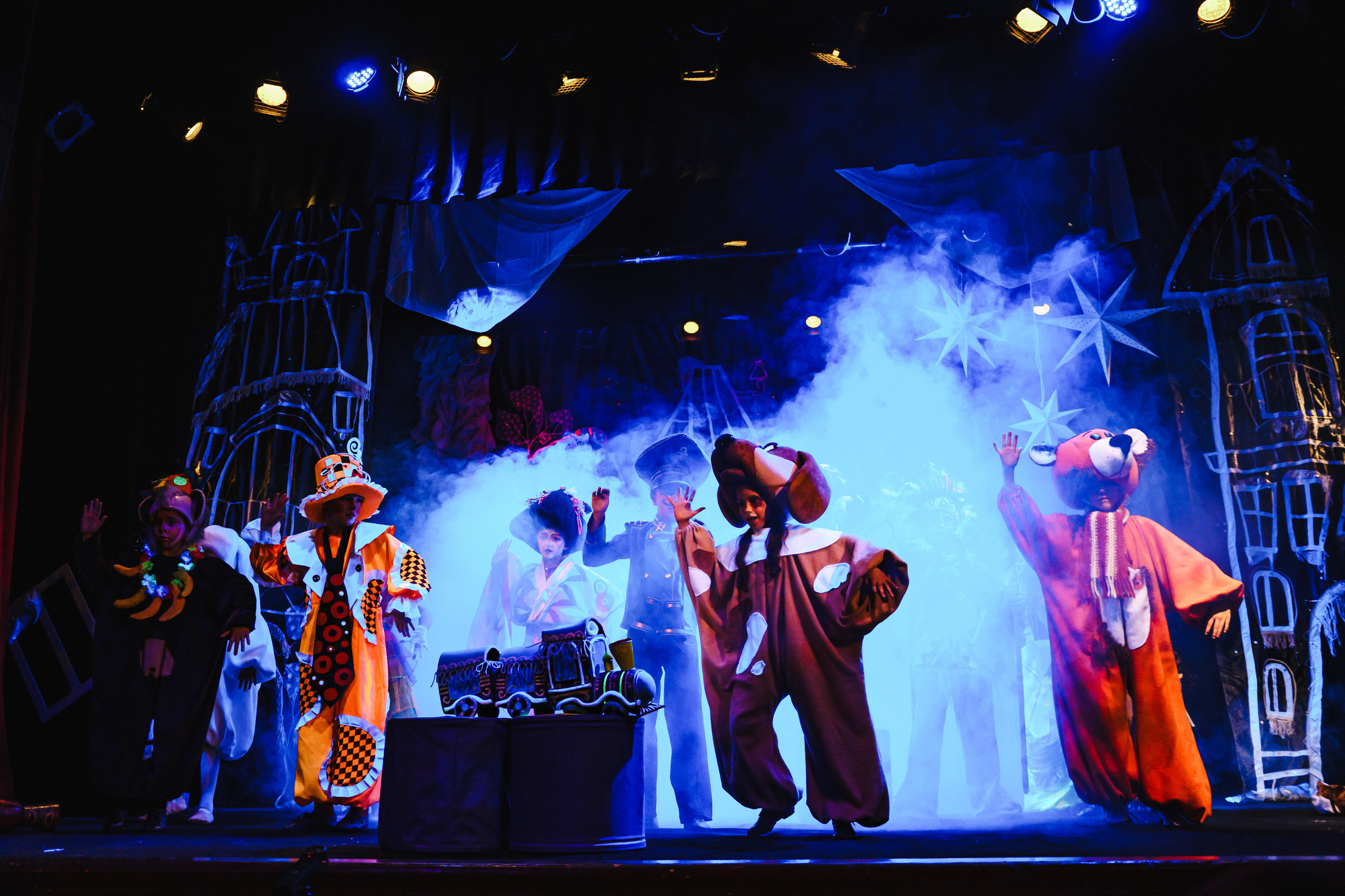 Театр «Сорванцы». Голубая стрела. Фото • Видео • Аэросъемка • Контент для бизнеса