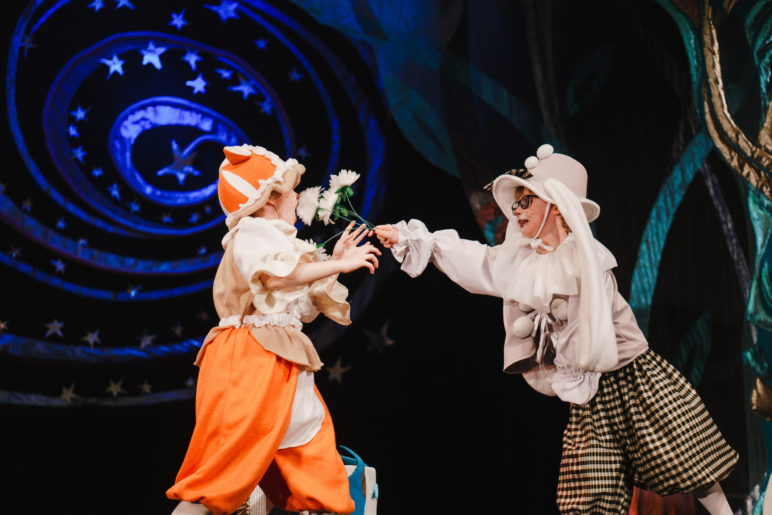 Театр «Сорванцы». Давайте никогда не расставаться. Фото • Відео • Аерозйомка • Контент для бізнесу