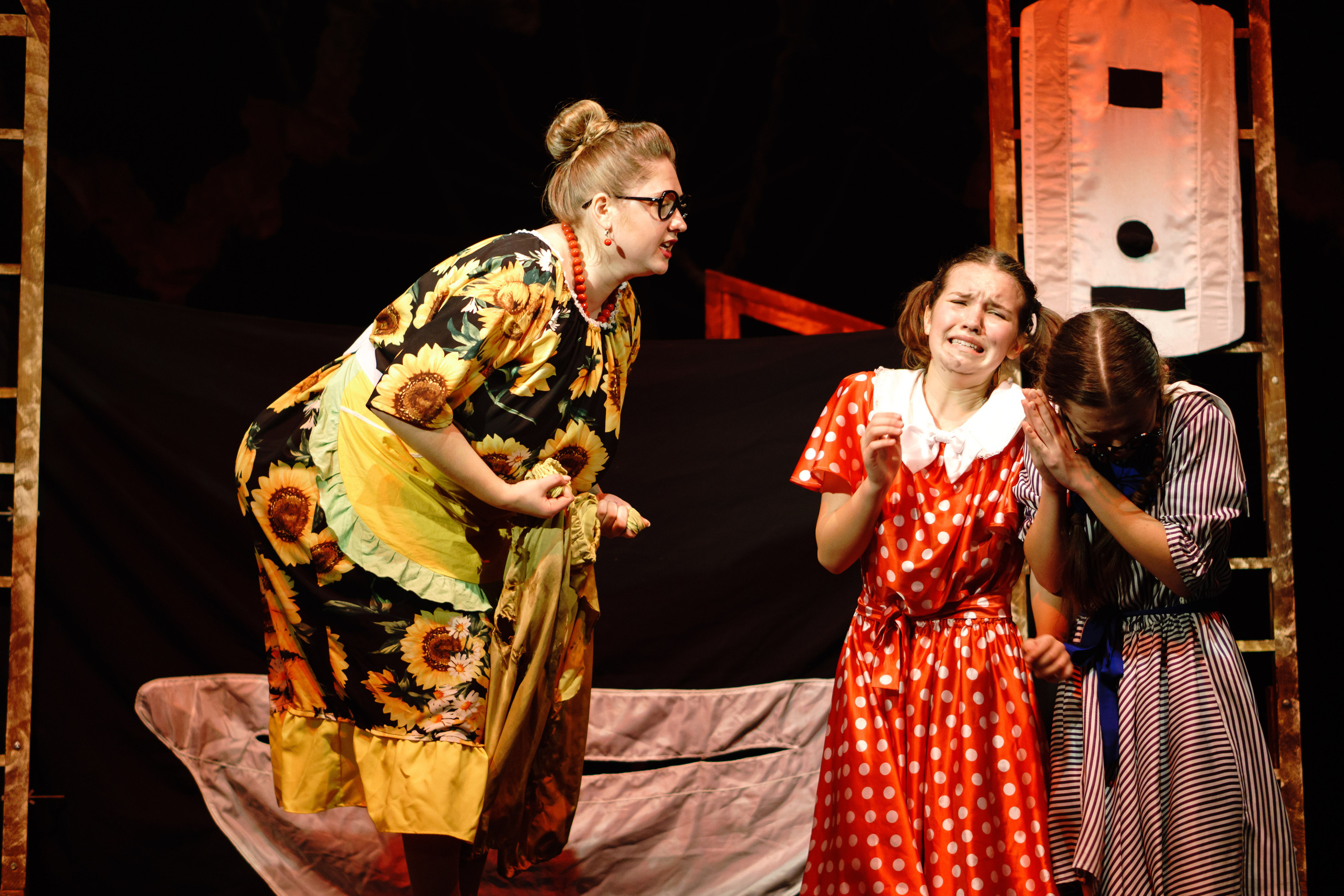 Театр «Сорванцы». Манюня. Фото • Відео • Аерозйомка • Контент для бізнесу