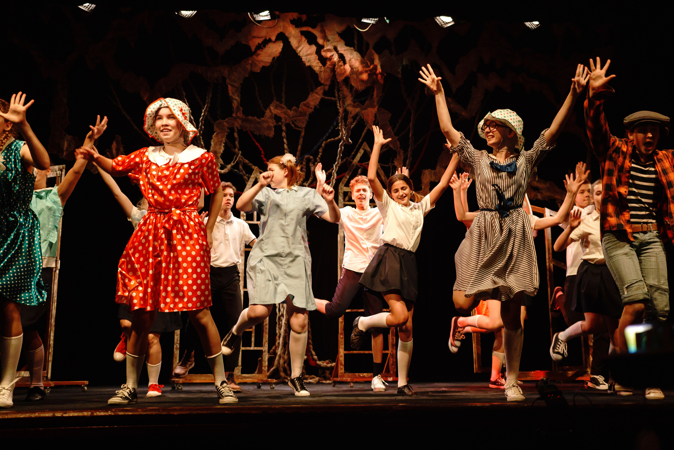 Театр «Сорванцы». Манюня. Фото • Відео • Аерозйомка • Контент для бізнесу