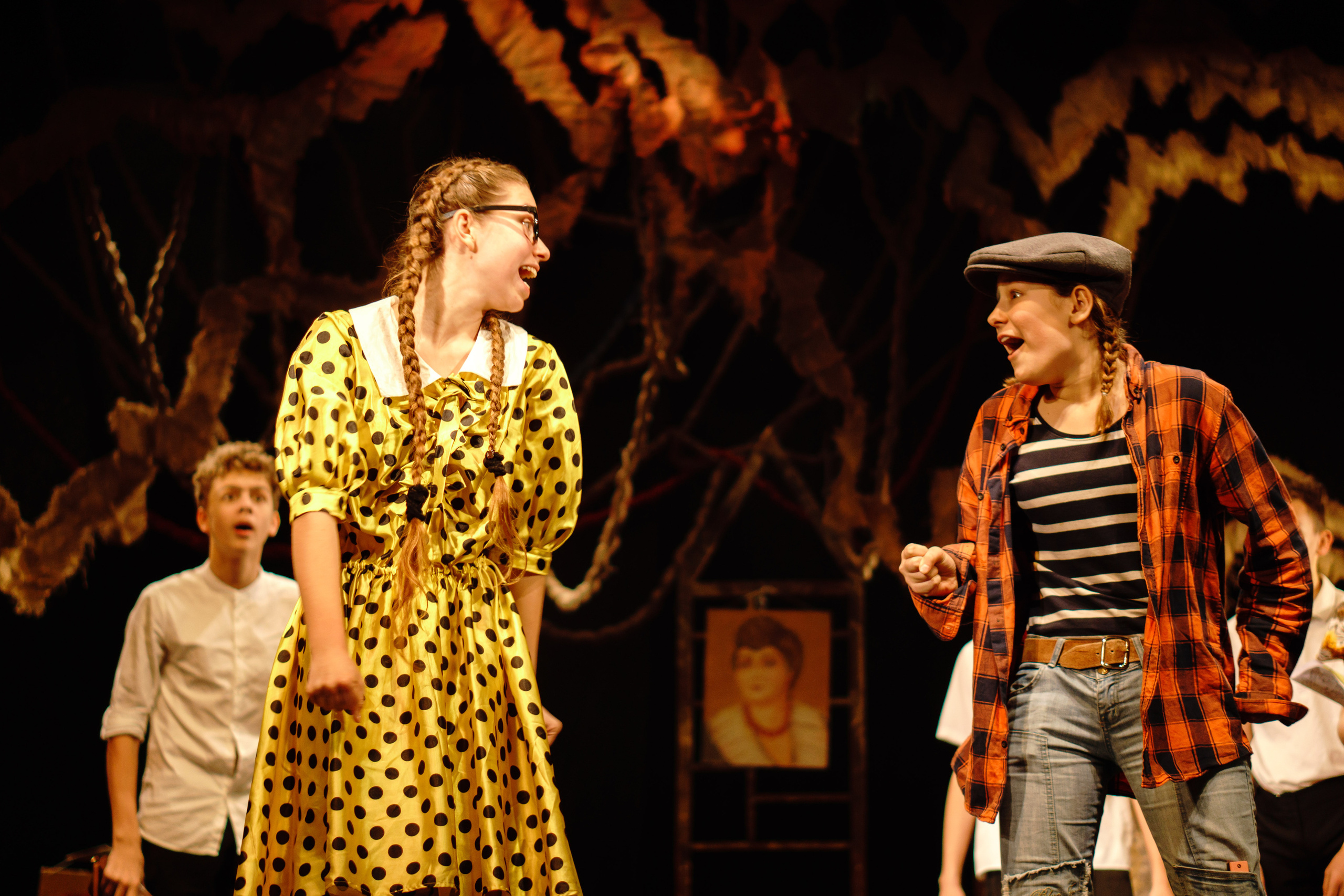 Театр «Сорванцы». Манюня. Фото • Відео • Аерозйомка • Контент для бізнесу