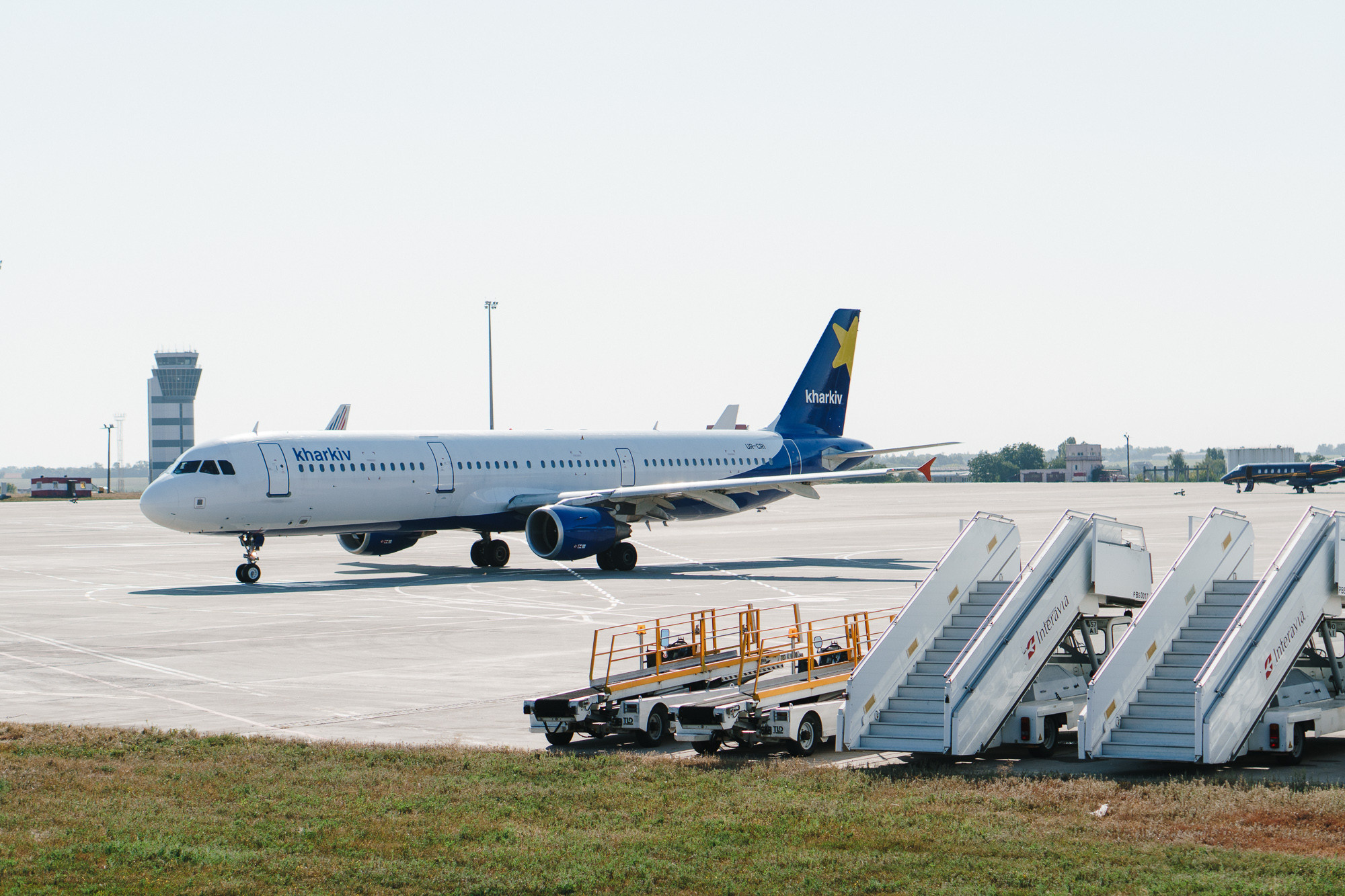 Plane Spotting Day. Kharkiv International Airport. Foto • Video • Produktion • Luftbildaufnahmen • Erstellung von Medien