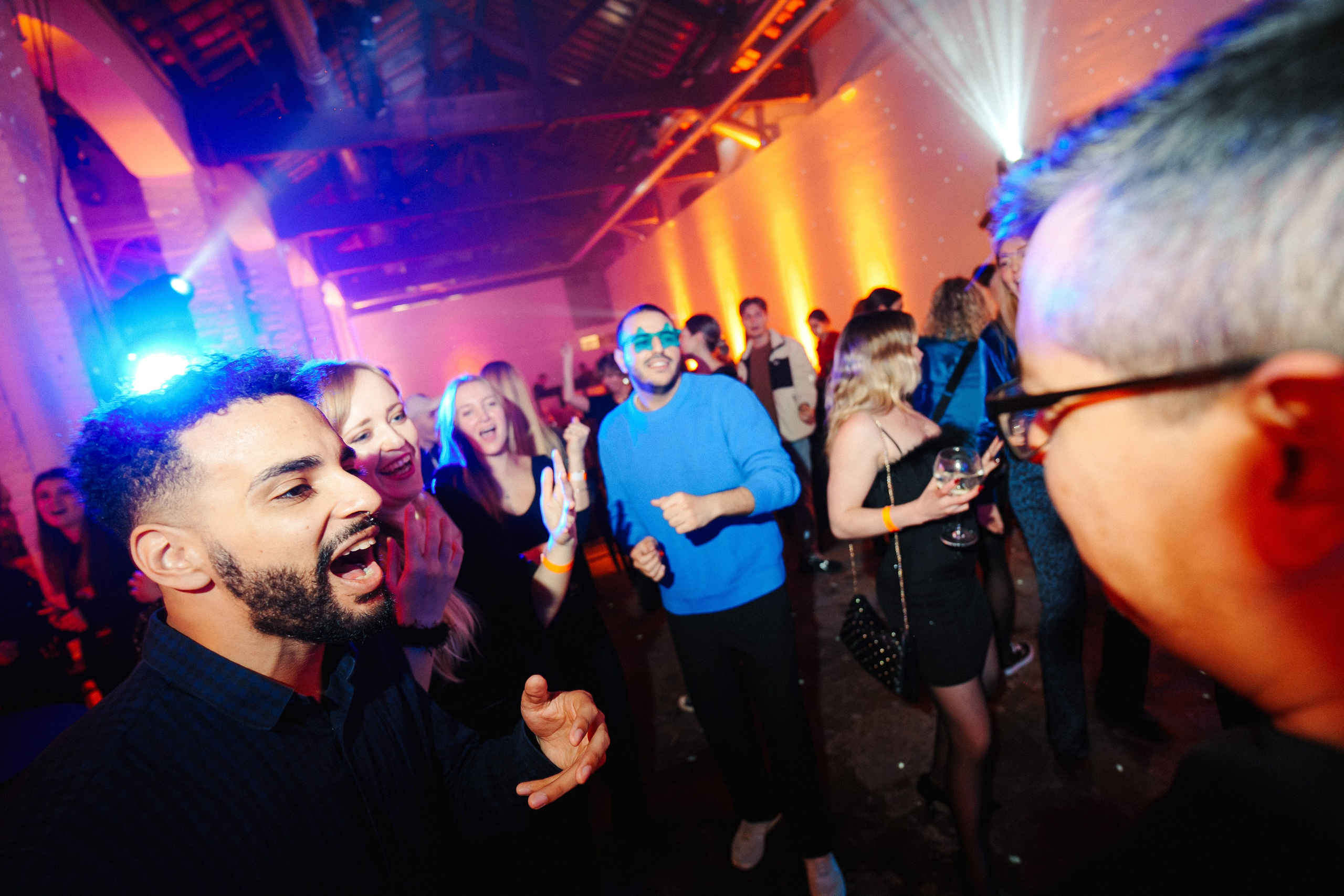 Barcelona — We shine together. Foto • Video • Produktion • Luftbildaufnahmen • Erstellung von Medien