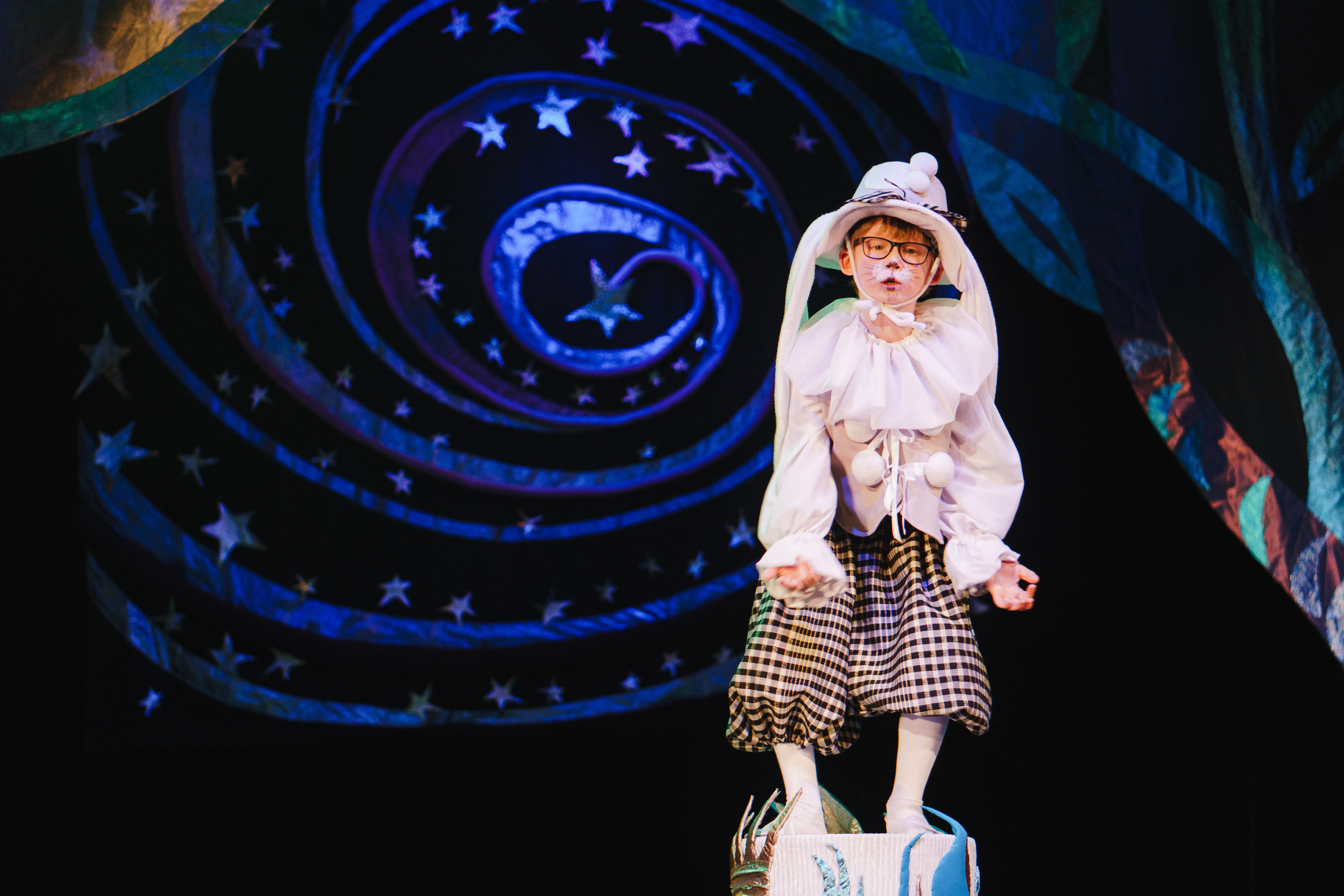 Театр «Сорванцы». Давайте никогда не расставаться. Фото • Відео • Аерозйомка • Контент для бізнесу